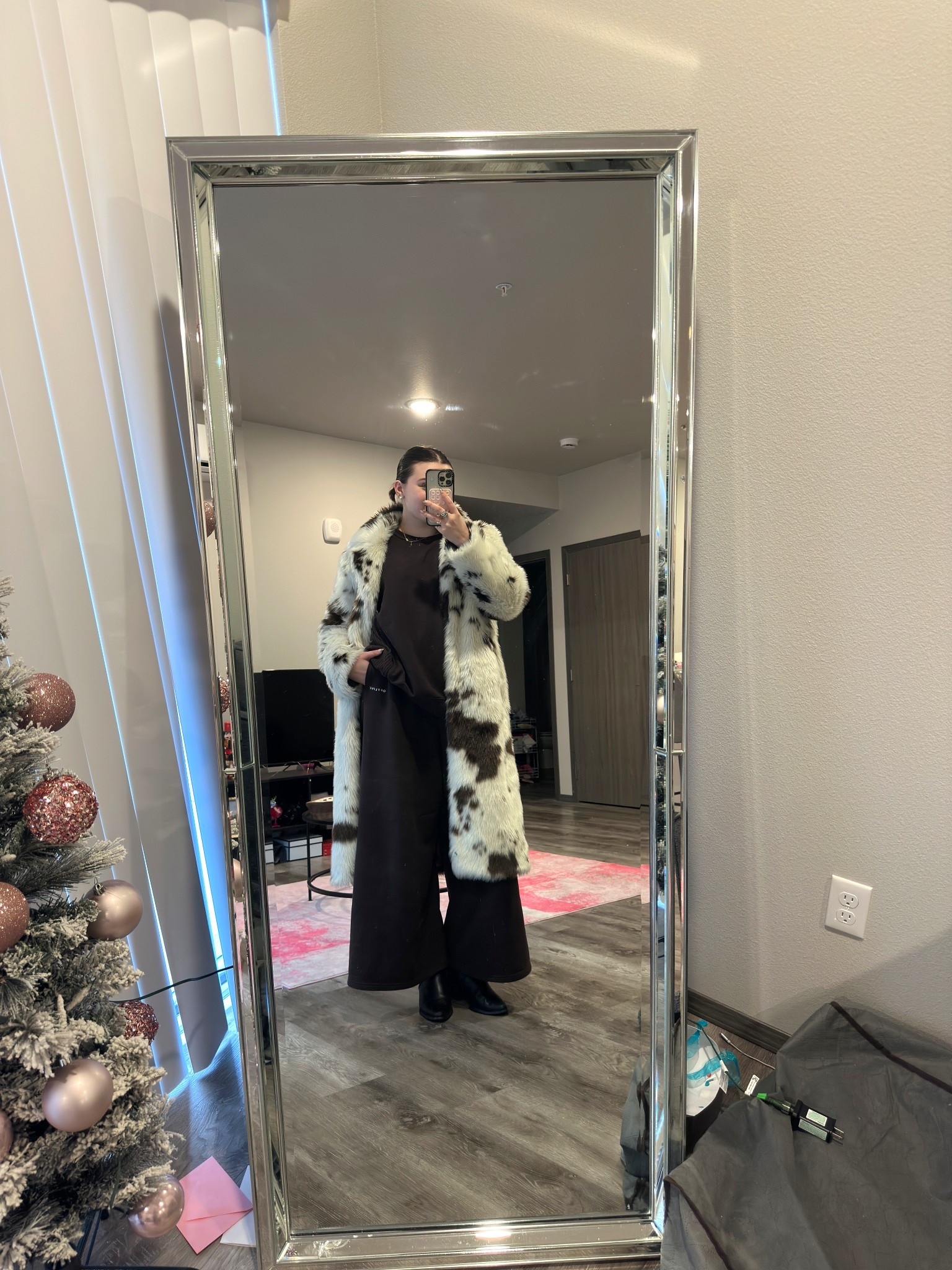 The outfits I come home in sometimes 🤣 Love a statement coat with loungewear especially come winter!

I’m wearing L in everything with size 9 boots

#LTKSeasonal #LTKFindsUnder100 #LTKMidsize