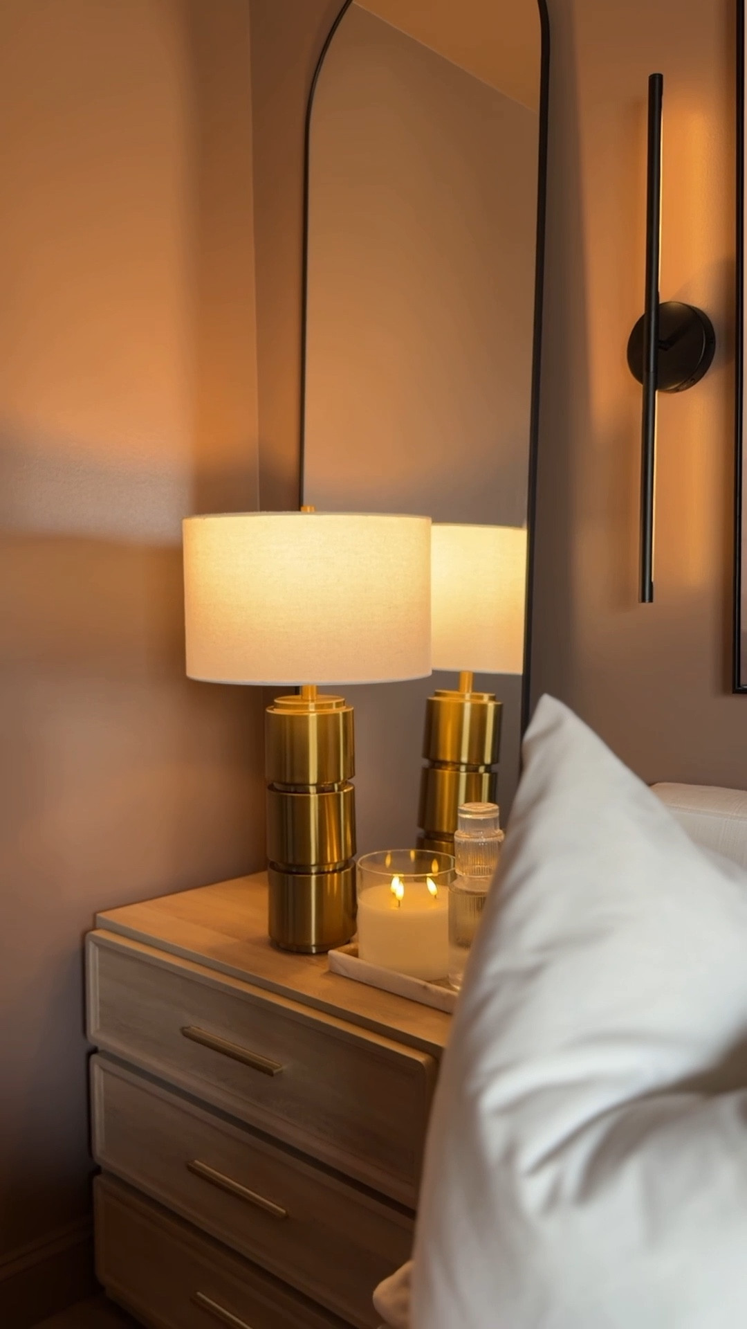nightstand styling, oversized lamp

#LTKHome