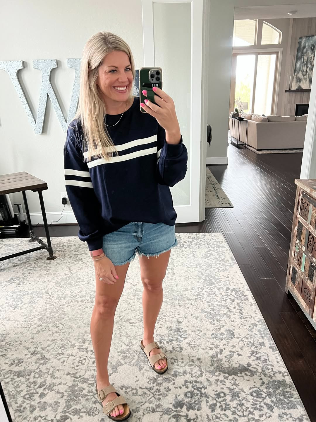 Great oversized sweatshirt for fall! 

 #LTKOver40 #LTKFindsUnder50 #LTKStyleTip