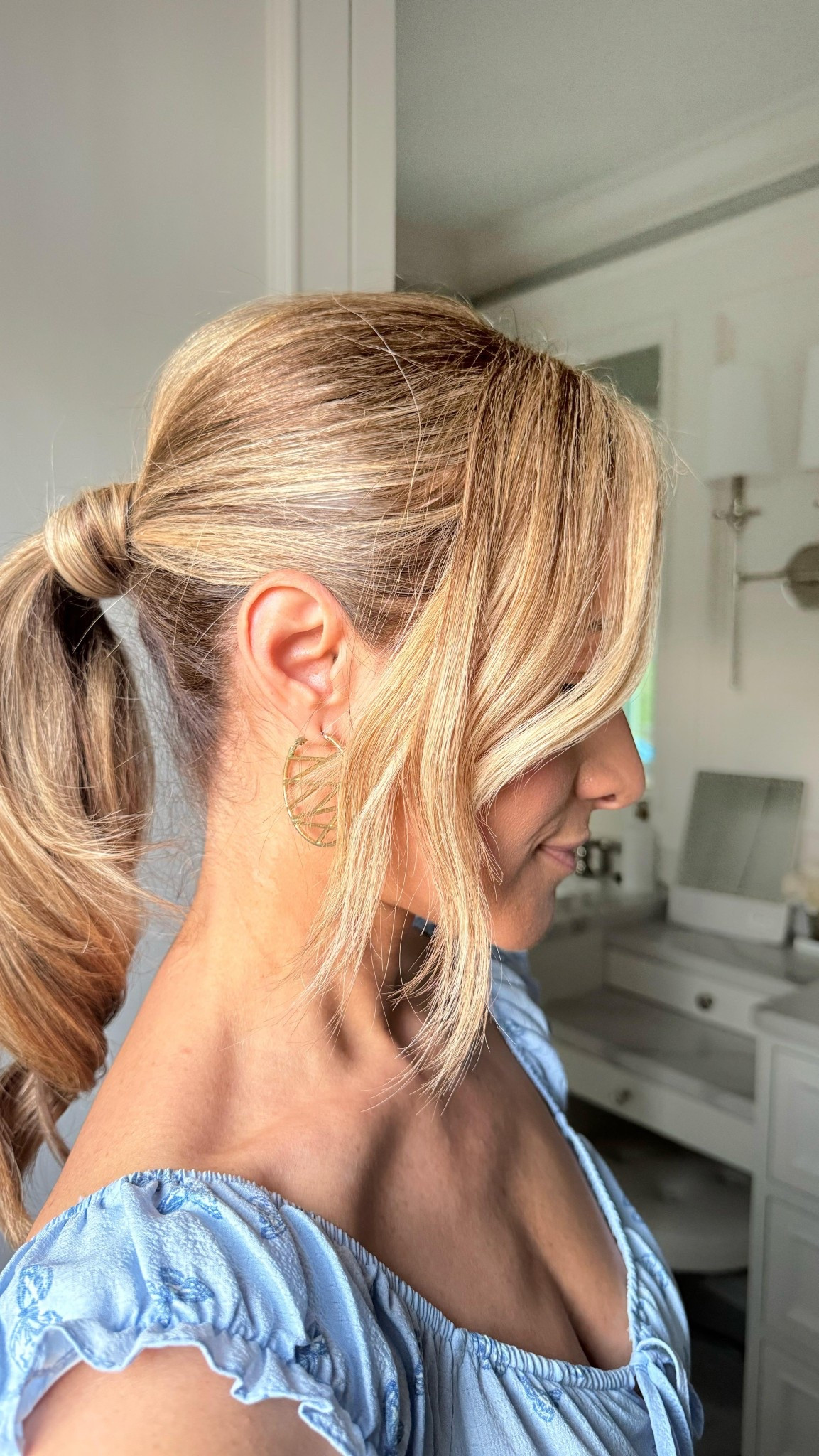 The easiest way to upgrade your pony! 

Such a simple way to dress up your ponytail and make it look like you put some effort into it! 

Comment “pony” and I’ll send you everything you need to create this chic look! 

#hairtutorials#hairtutorial#ponytail