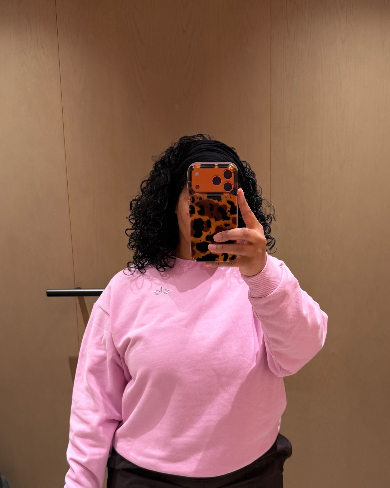 Alo accolade Cropped Crewneck  in Candy Heart Pink … cute and comfy !! 

#LTKootd #LTKMidsize #LTKgrwm