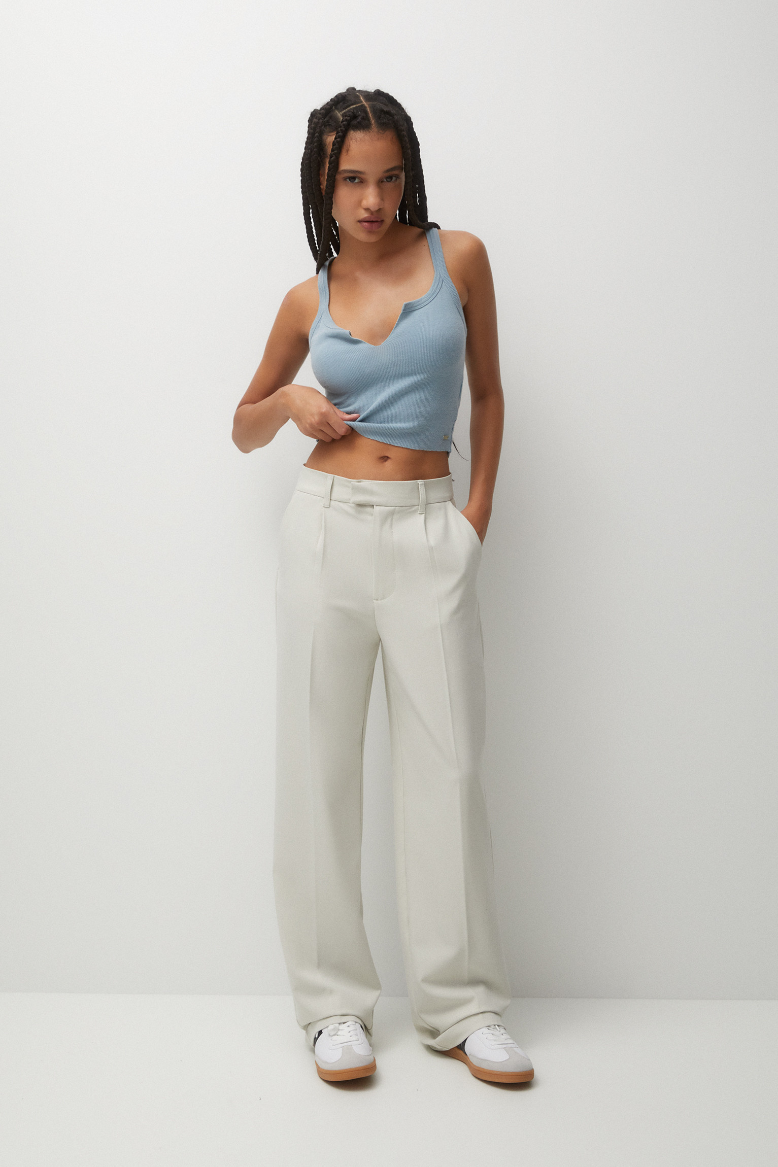 Geklede broek met wijde pijpen en bandplooien | PULL and BEAR NL