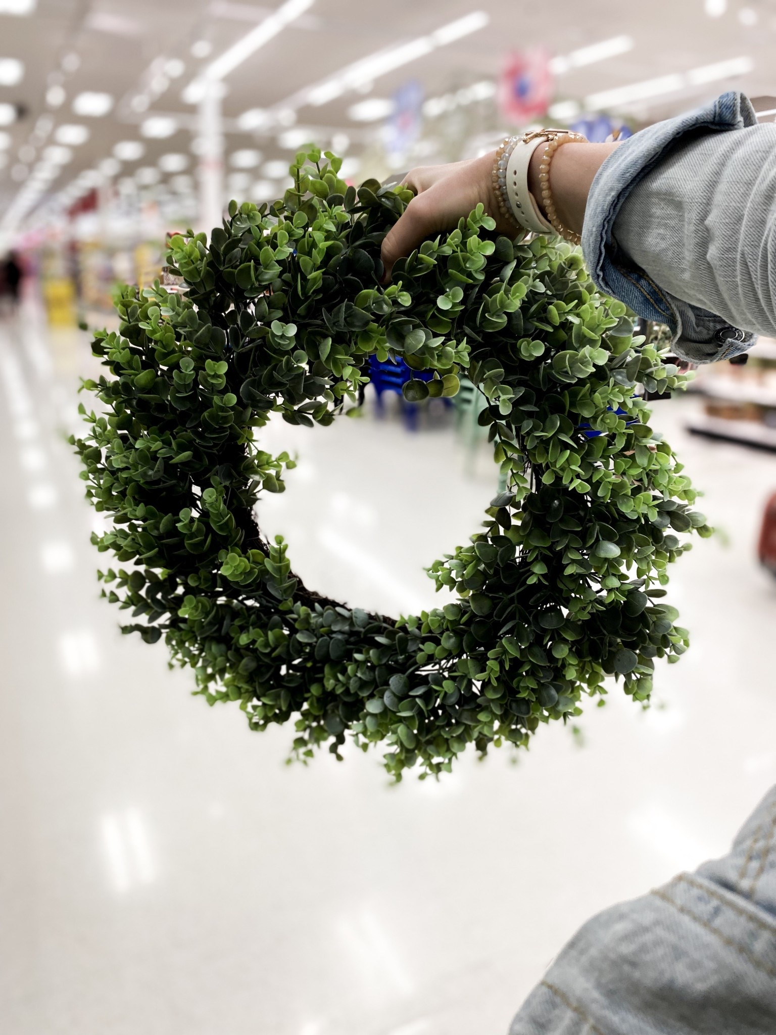 Classic outdoor boxwood wreath! Perfect for your front door this spring and summer! 🌿🖤

#LTKHome #LTKSeasonal #LTKStyleTip