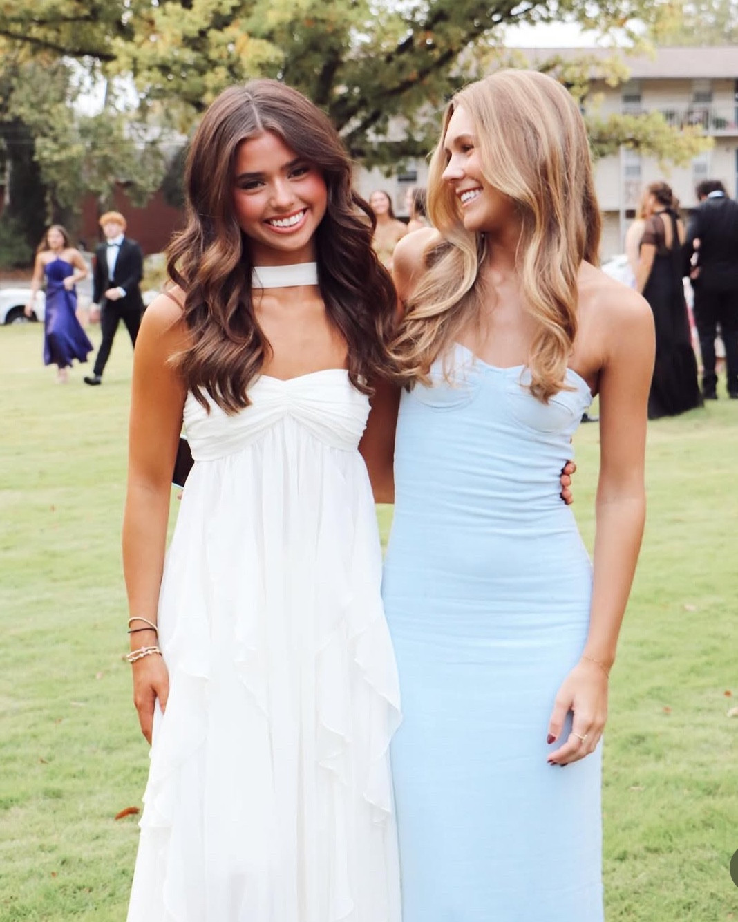 White formal gown! Perfect for college formal!
Size: XS