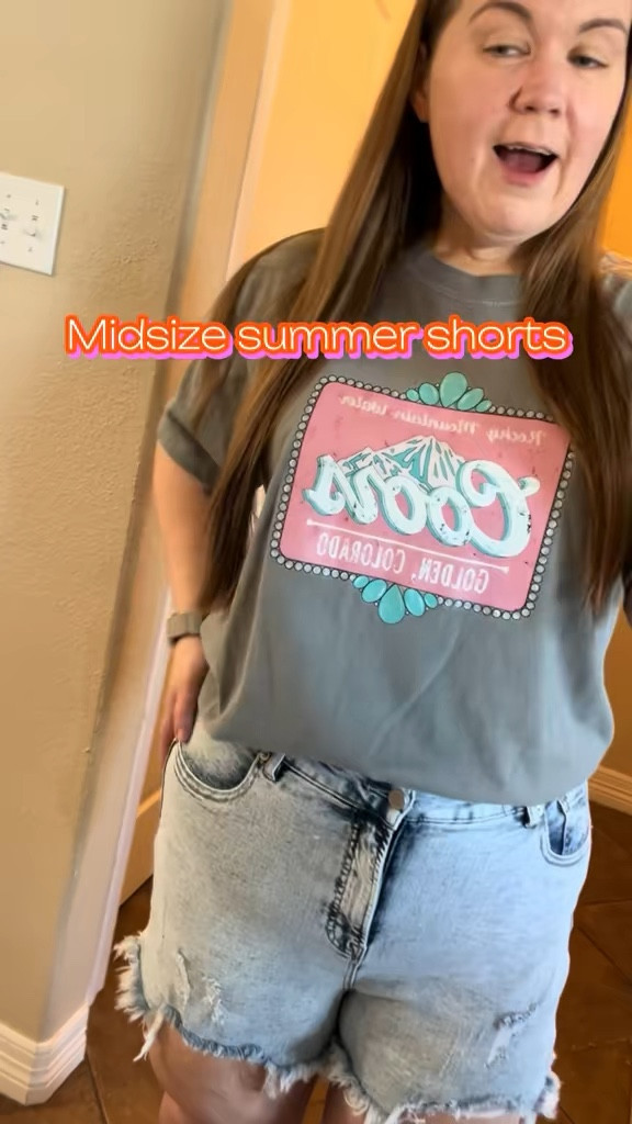 Midsize summer shorts outfit idea 

#LTKMidsize #LTKmomlife