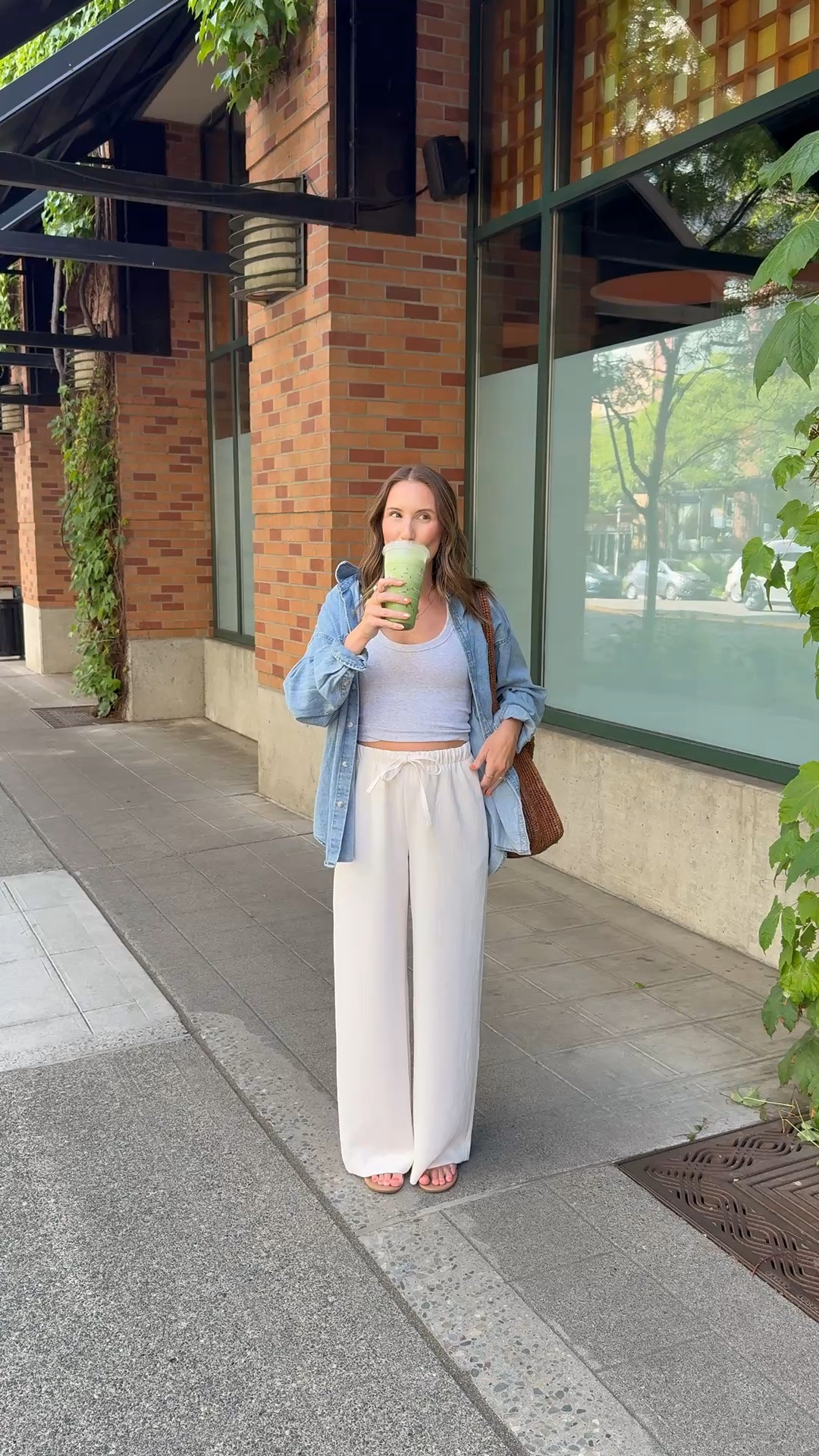 Two of my most worn pieces! I wear this denim button down and these pants so much! The lodge pants are so comfortable and practically wrinkle proof! Wearing size small in both!


Aritzia finds, lodge pants, closet staples,