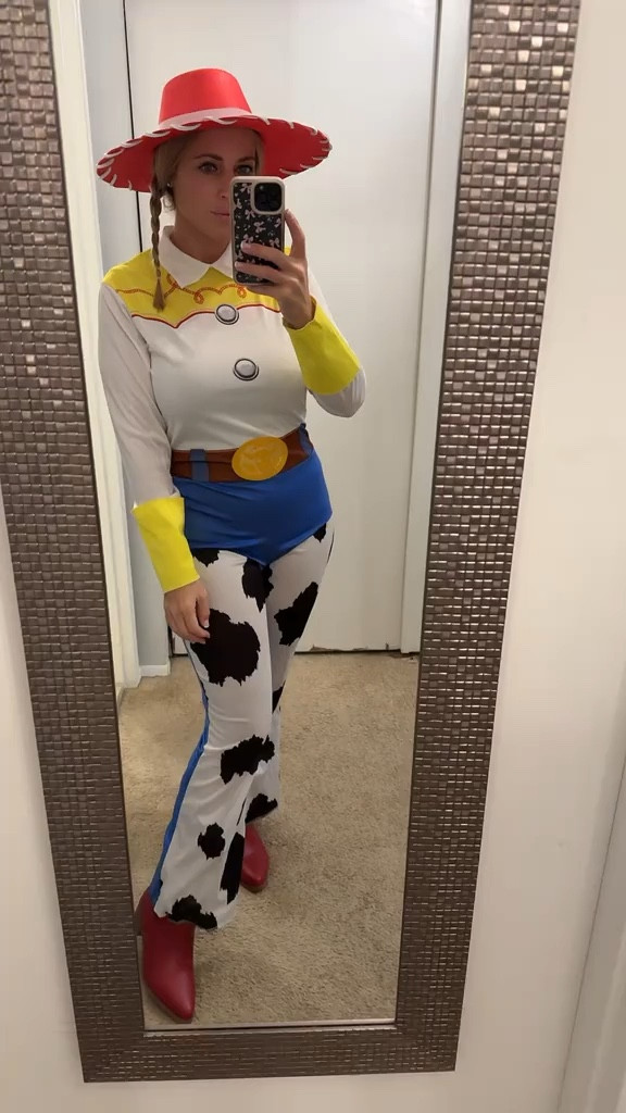 Halloween costume. Wearing M 



#LTKHalloween #LTKMidsize #LTKFindsUnder50