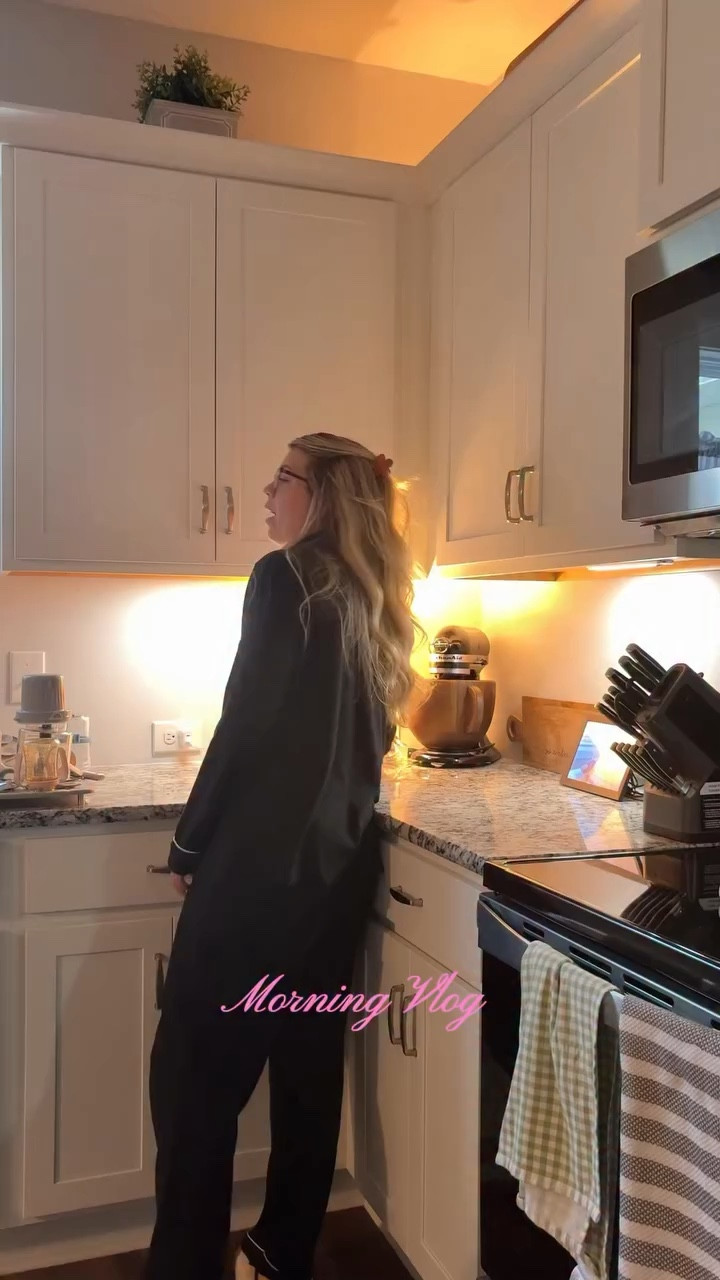 We made it through a week of solo parenting 🥳

@nutribullet @nespresso @caraway_home @babybrezza @momcozy 

#morningroutine #workingmom #morningvlog #momof1 #firsttimemom