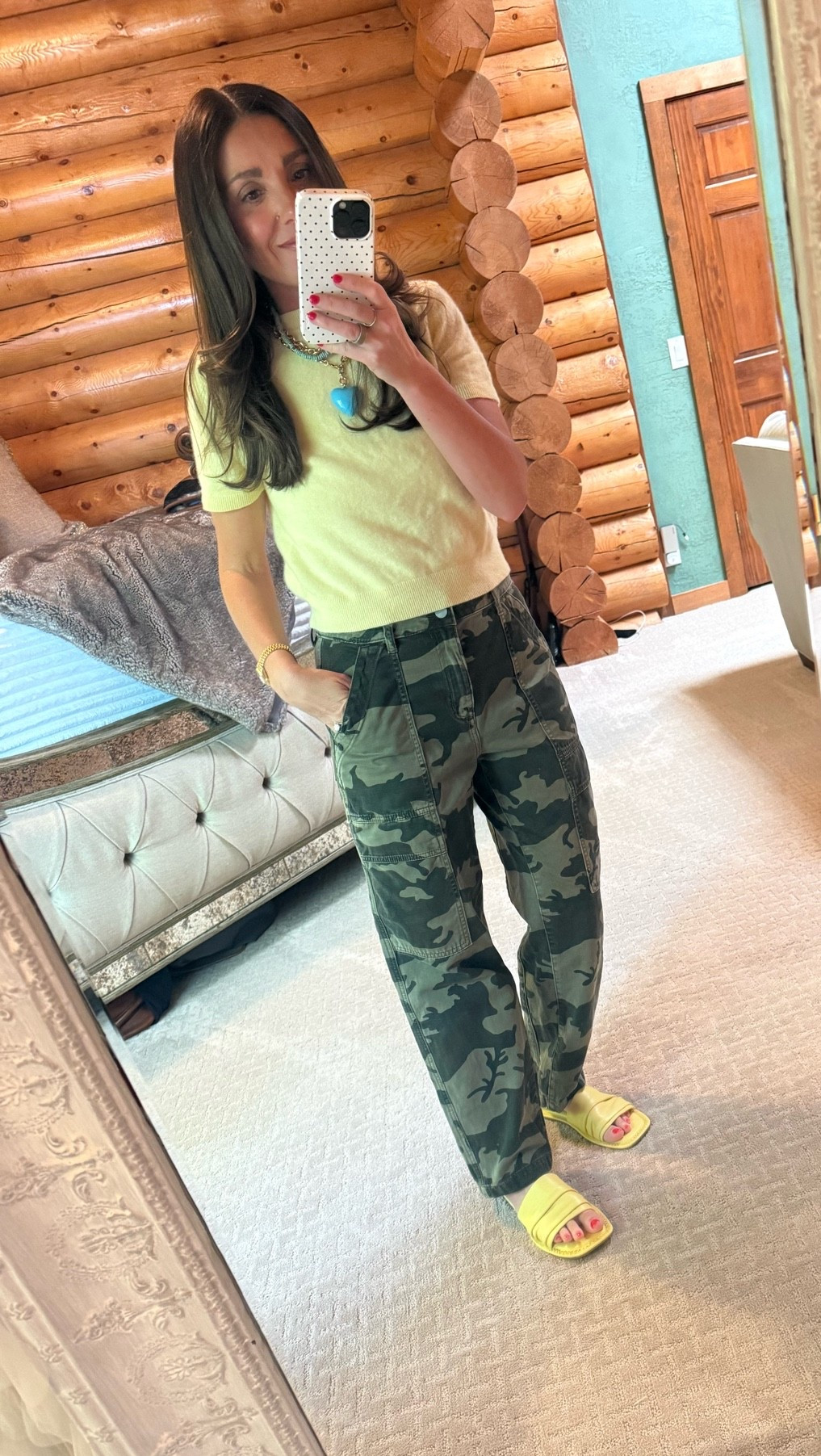 💛💚💛🩶

Sweater: small
Pants: 26

Camo pants
Yellow sandals
Aritzia
Yellow sweater
Roxanne assouline
Puffy heart necklace