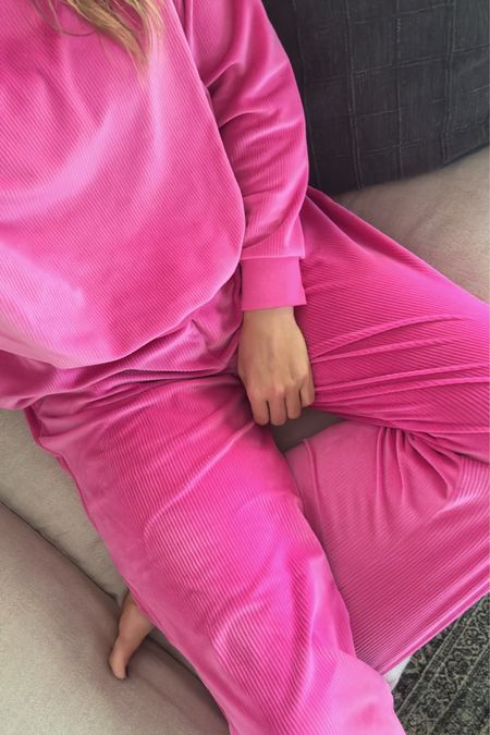 Obsessed with these super soft and cozy pjs! Under $20 and they don’t make you hot when sleeping! Honestly cute enough to lounge around the house in them.

#LTKfindsunder50 #LTKGiftGuide #LTKSeasonal