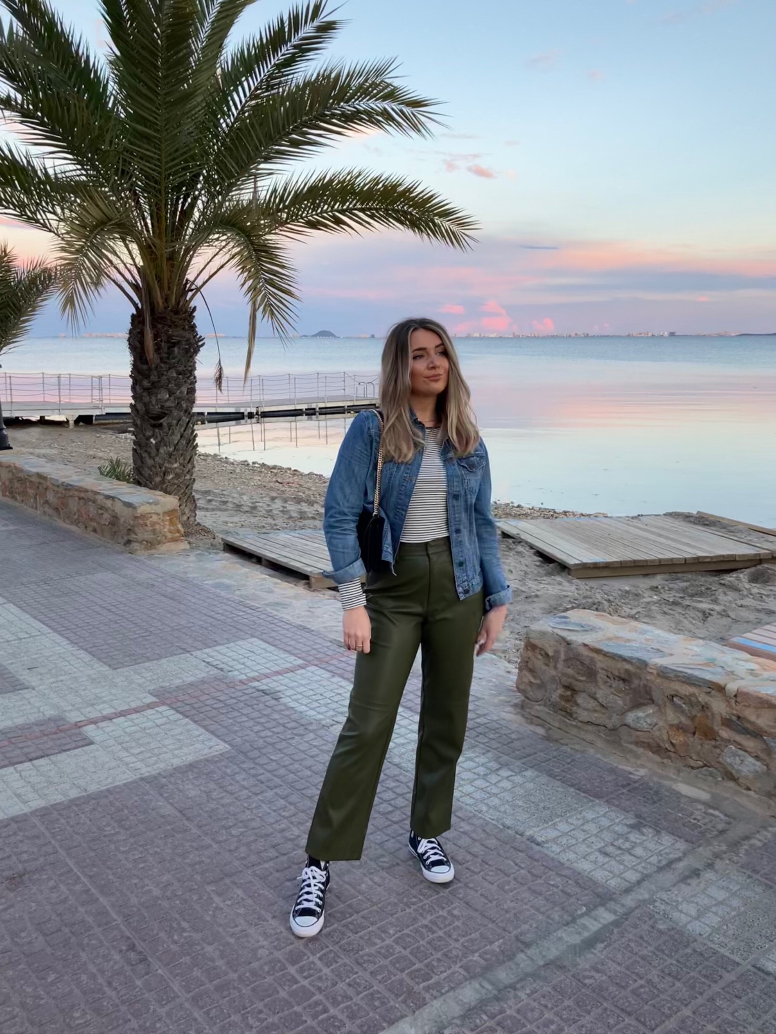 close up 📷

Denim Jacket - (old)
Striped Scoop Neck Top - Massimo Dutti
Green Faux Leather Trousers - Primark
Black Hi Top Converse

#LTKunder50 

#LTKtravel #LTKeurope