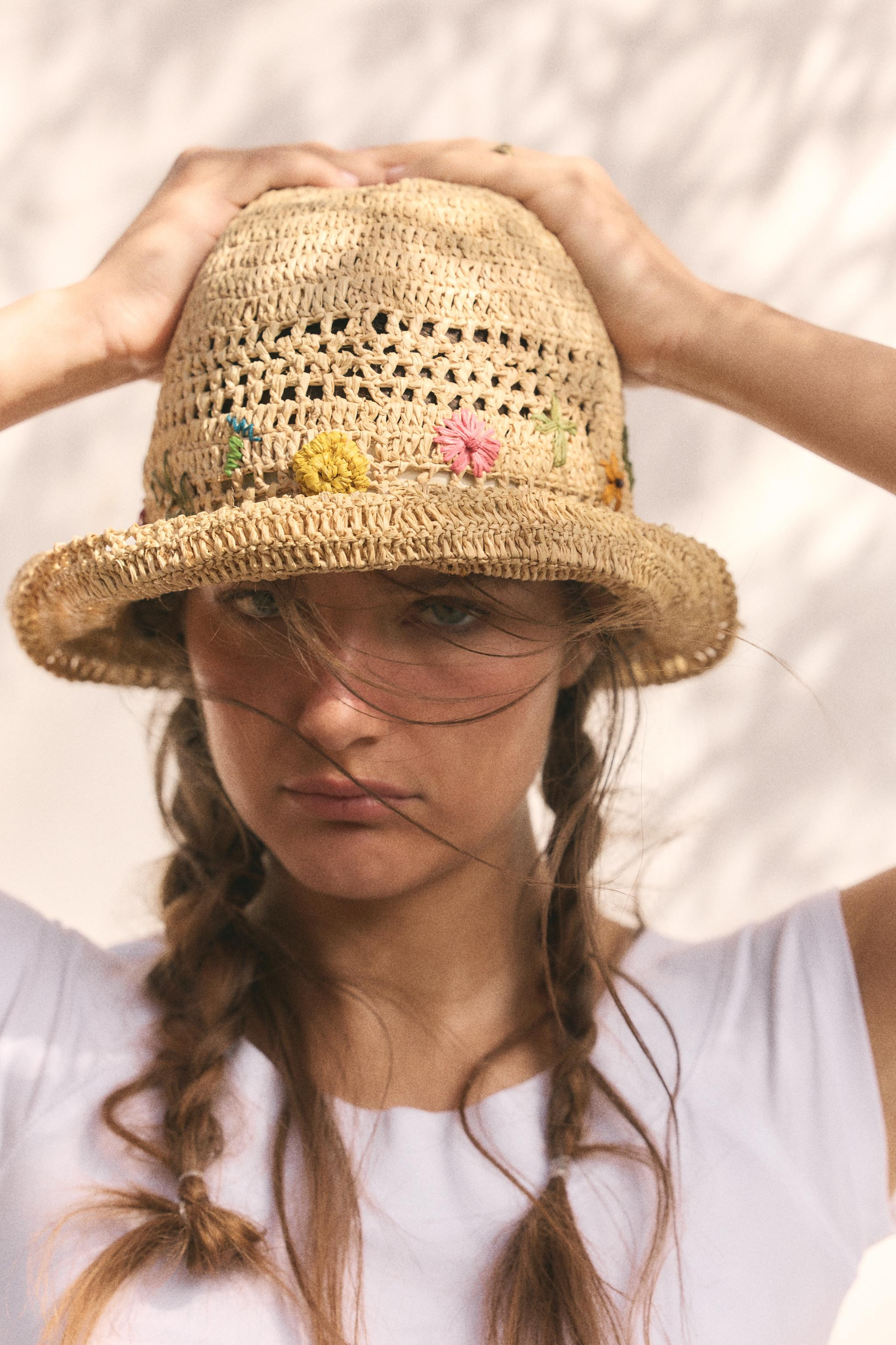 CHAPEAU BOB FLEURS BROD\u00c9ES | Zara FR