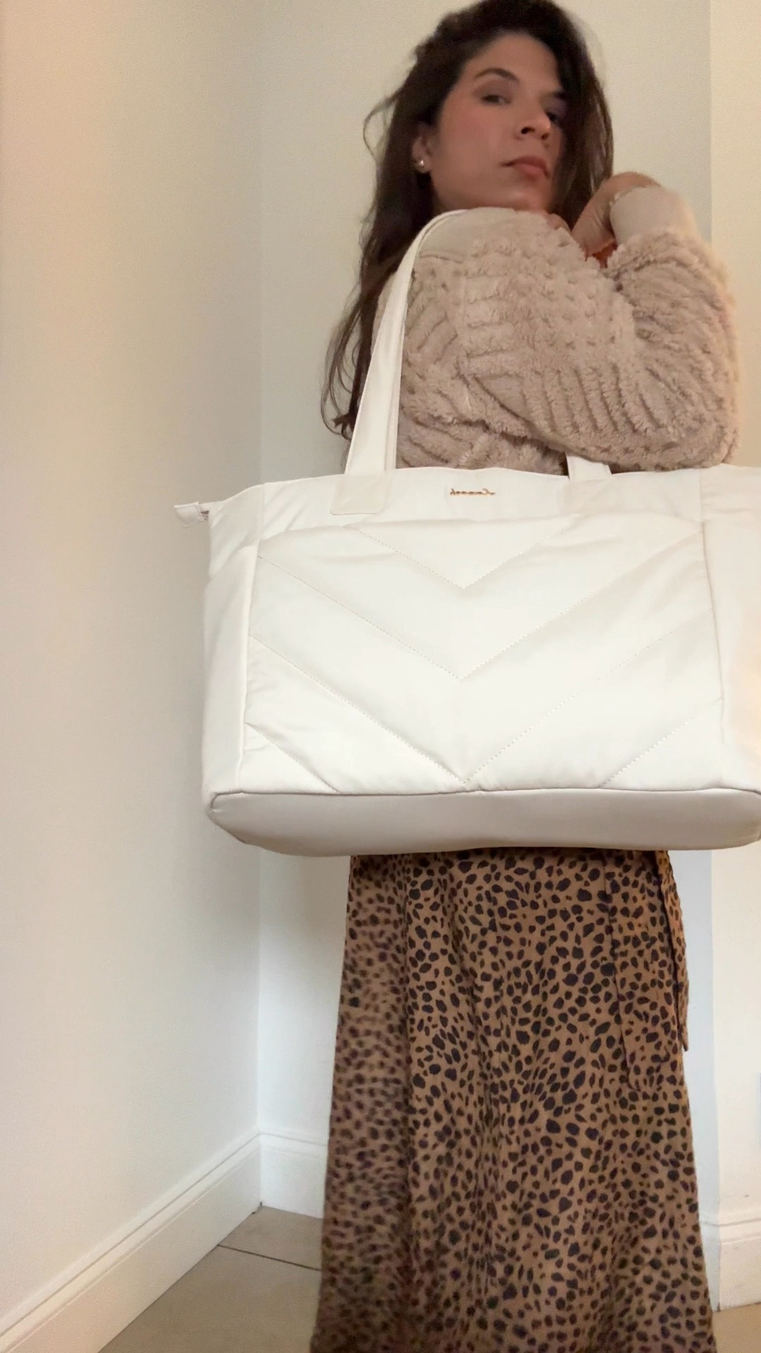 I was searching for a new work tote, I’d like like colors because they match with a lot of stuff, and I needed something that could hold my iPad, my lunch, and a lot of other stuff. Even myself if I wanted to be in it lol I love this from @Amazon TIP: the black one is on sale for 50% OFF


#LTKFindsUnder50 #LTKWorkwear #LTKSaleAlert