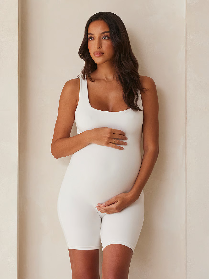 Victoria's SecretVictoriaâs Secret Apparel Catalog{"@context":"https://schema.org","@type":"... | Victoria's Secret (US / CA )