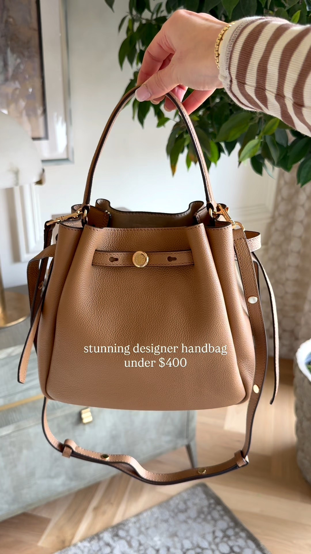 Such a gorgeous and practical handbag for fall! 