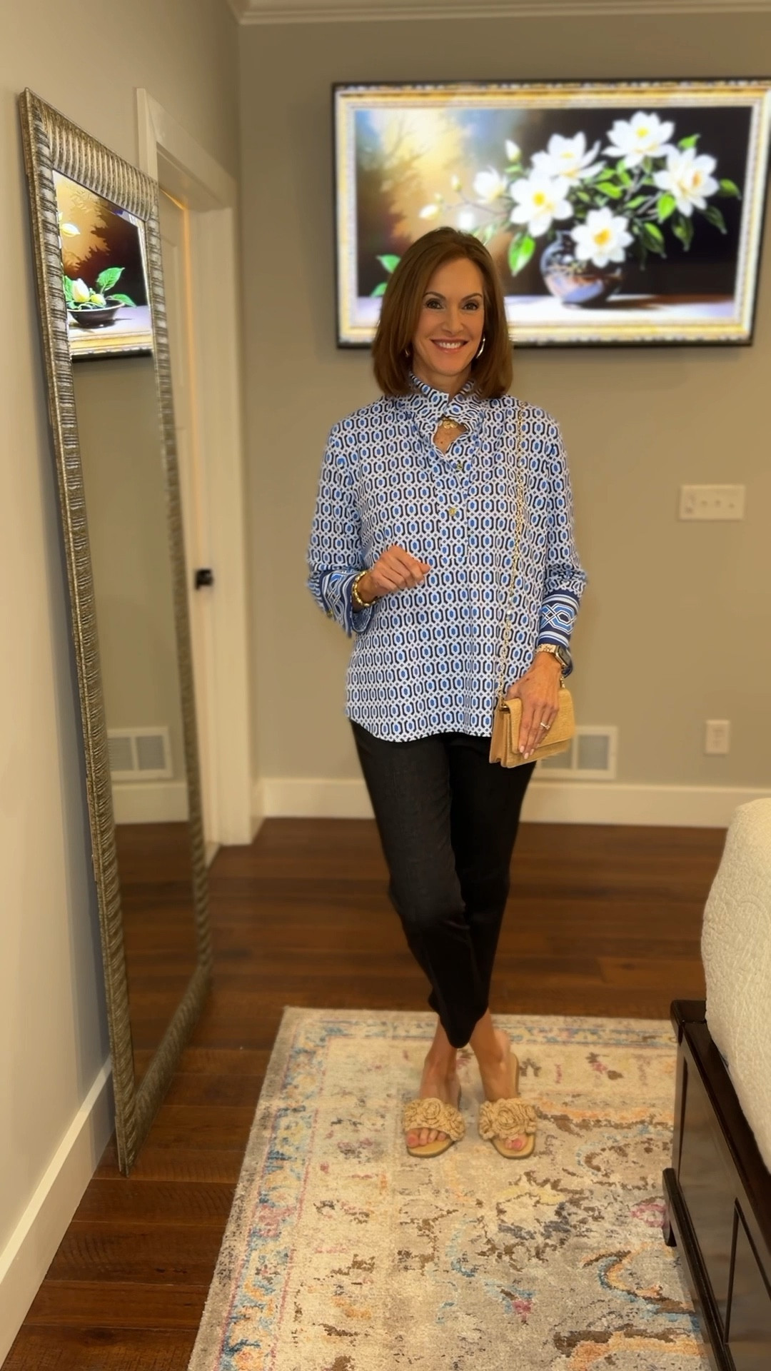 Travel Style

Top - Medium 
White pants - M Long
Jude Denim pants - M


Bracelet discount- anniek20

#LTKWatchNow #LTKTravel #LTKItBag