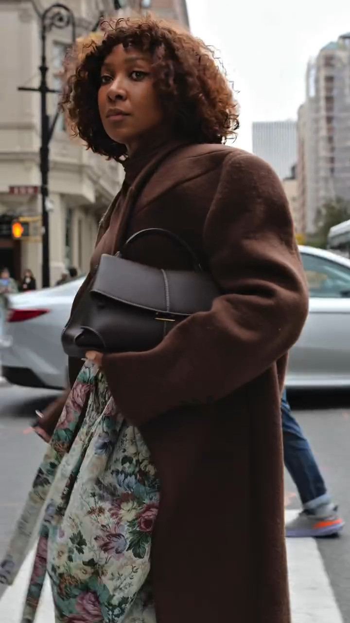 Going big or going home this season 🍂🍁

Coat @rickowensonline 
Tapestry trousers @lr3_louisrubi 
Shades @tomford 
Bag @polene_paris 
Shoes @ysl 
Links in my profile as always