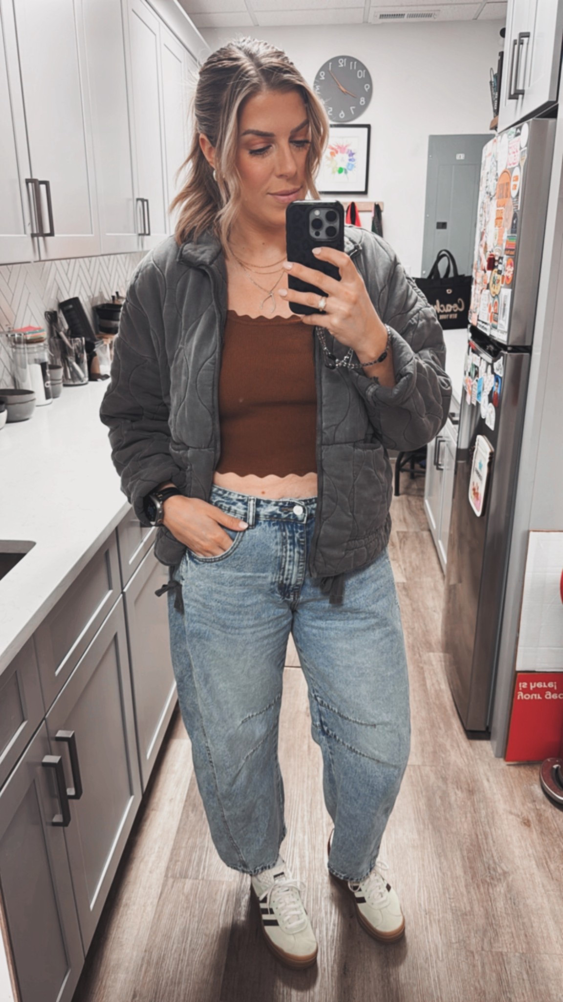 Here’s to hoping the barrel jean trend stays 

#LTKFindsUnder100 #LTKStyleTip #LTKMidsize