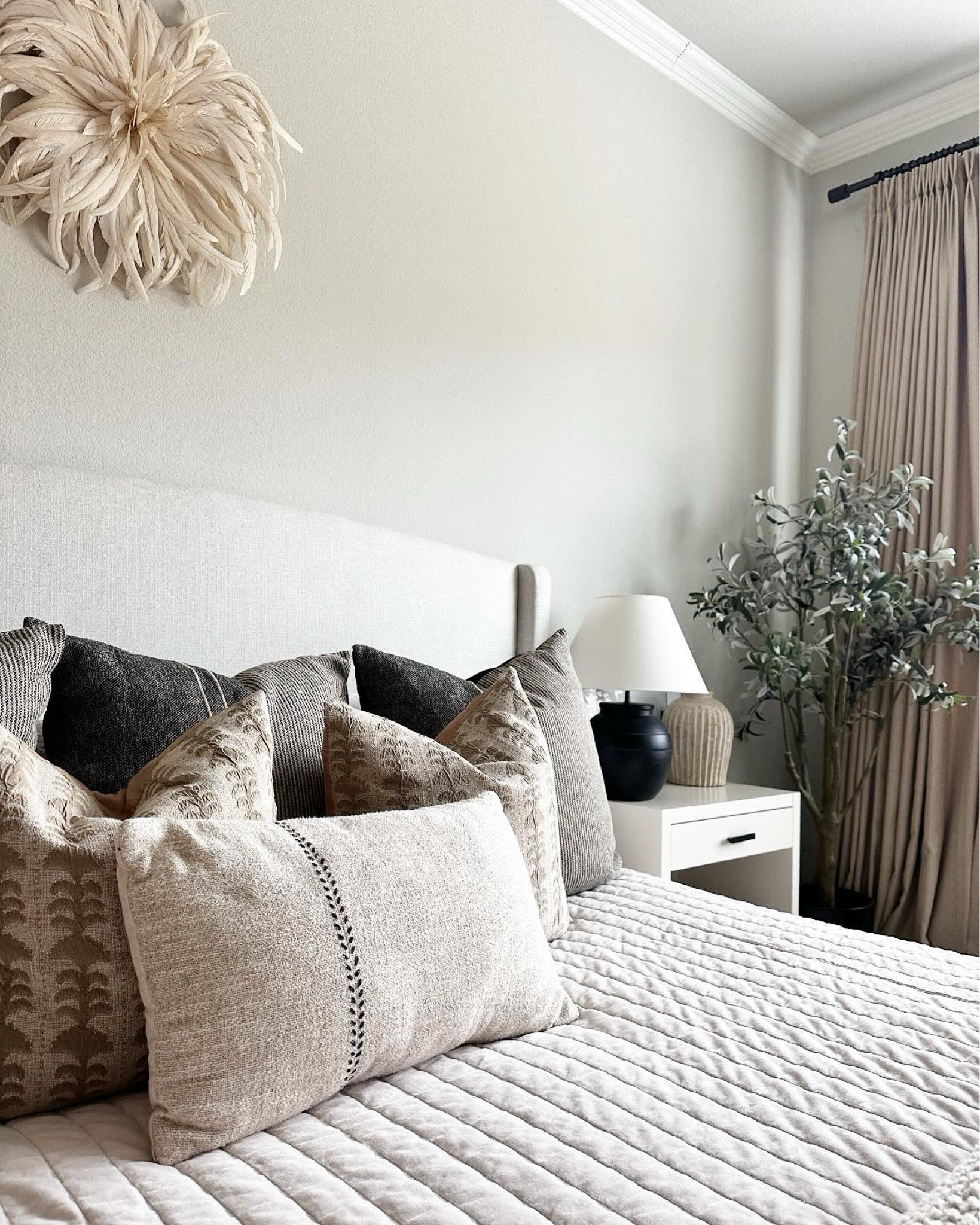 Neutral bedding 

#LTKstyletip #LTKhome