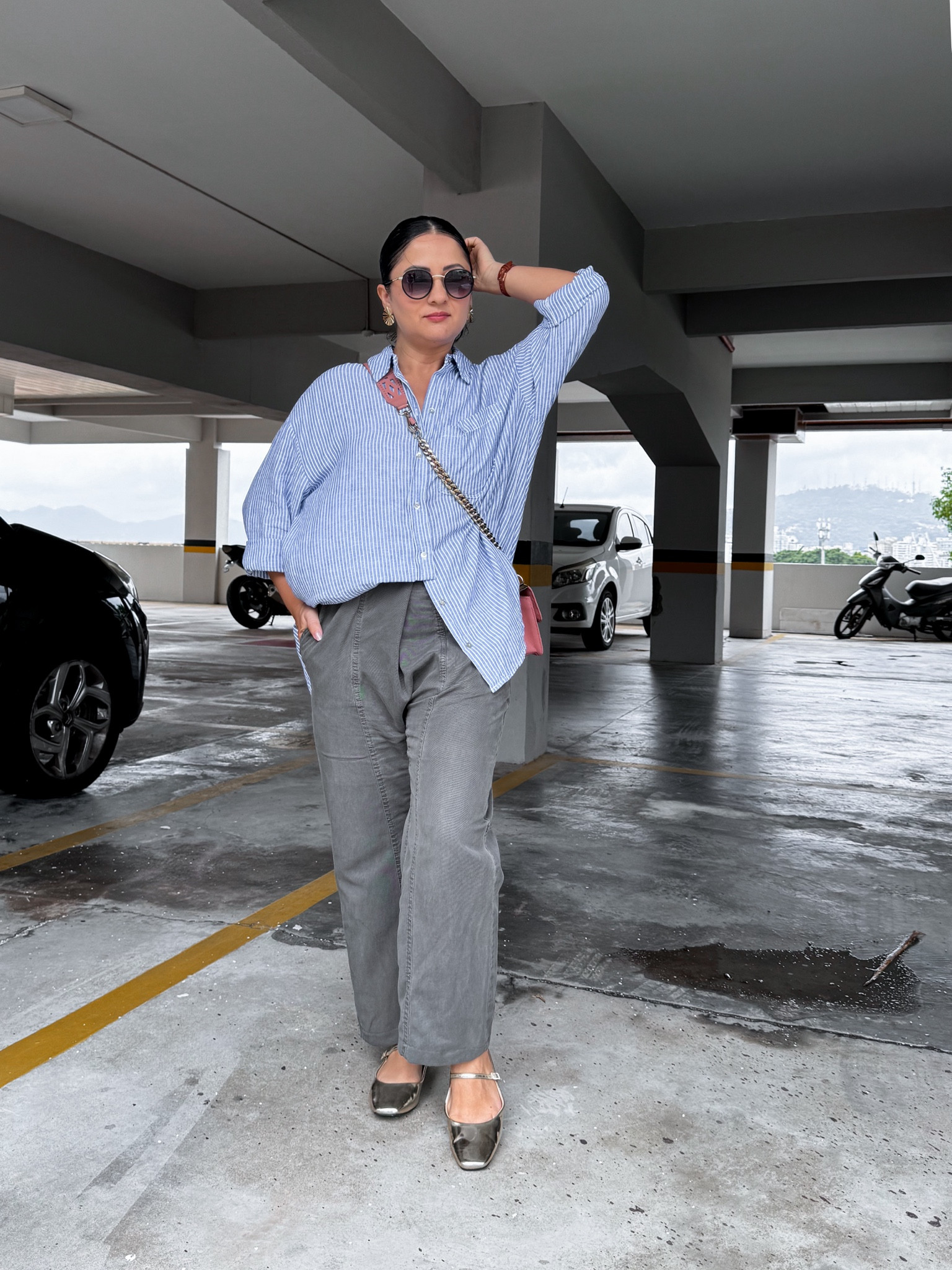 Quem não ama uma camisa de listras? Elas são mais do que atemporais, são as melhores amigas dos dias em que nos falta ideia ou até mesmo disposição para nos vestir. Elas podem complementar a produção com literal qualquer peça debaixo, do casual ao mais elaborado. 

Por isso você precisa ter uma dessas no seu armário. A dica de ouro é ter listras não muito largas. As mais finas são mais coringa ♣️

Tem camisa masculina também 😎

#LTKbrasil #LTKstyletip #LTKsalealert
