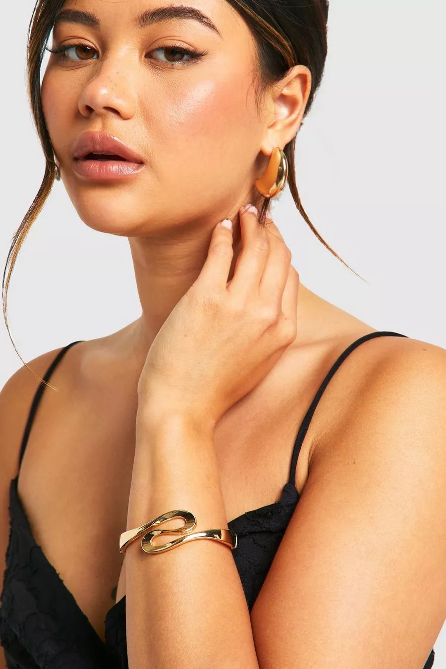 Gold Abstract Bangle | boohoo (US & Canada)