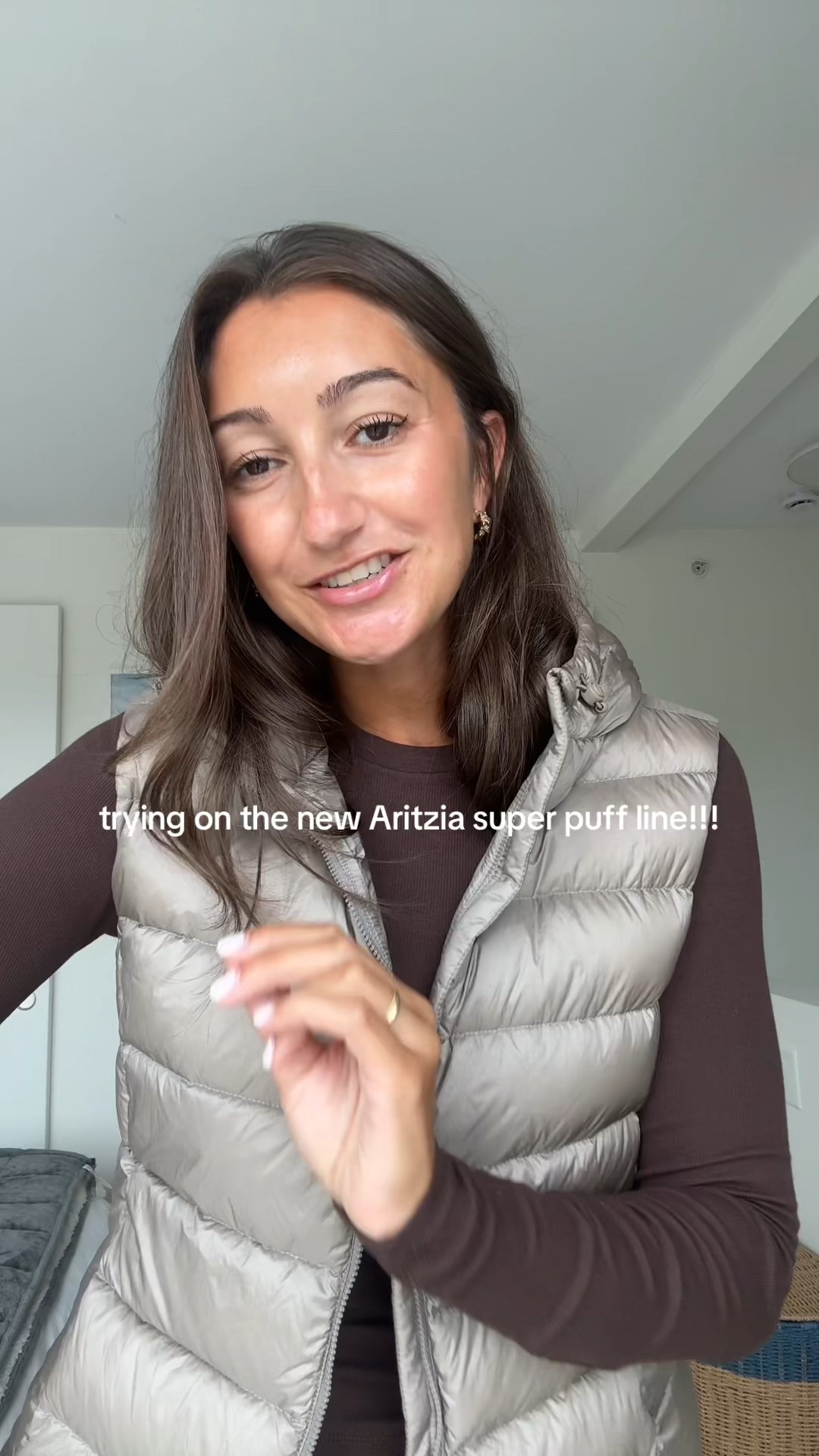 vest S
sweat pants S
long sleeve XS
jeans 25
sweater M
shorts 2
t shirt XS