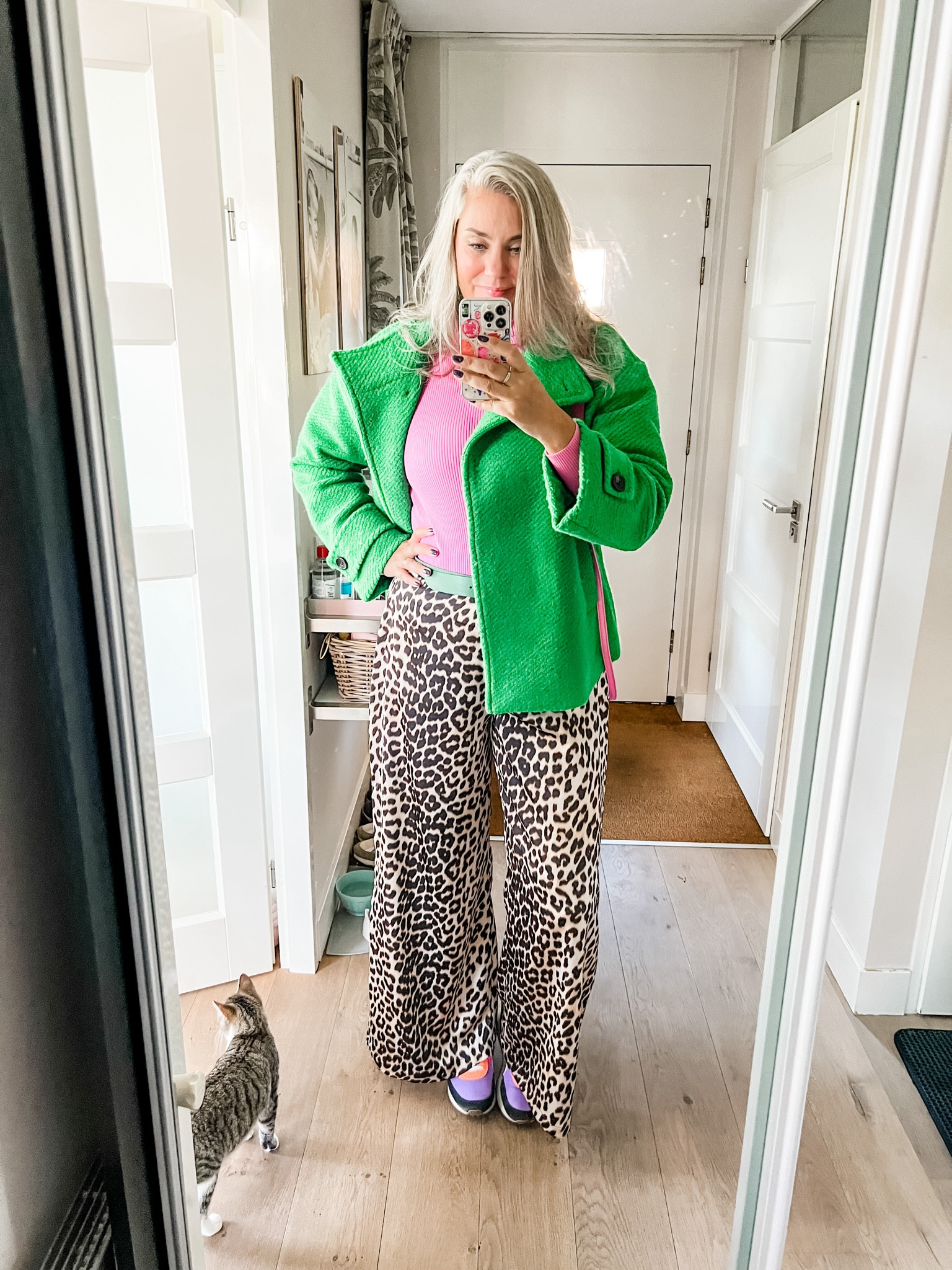 Ootd - Saturday. Pink ribbed turtleneck top (HEMA) paired with satin wide legged leopard trousers (Shoeby), green leather belt, green coat (Norah), pink purse (Luvvies) and retro style puma sneakers. 



#LTKautumn #LTKnederlands #LTKeurope