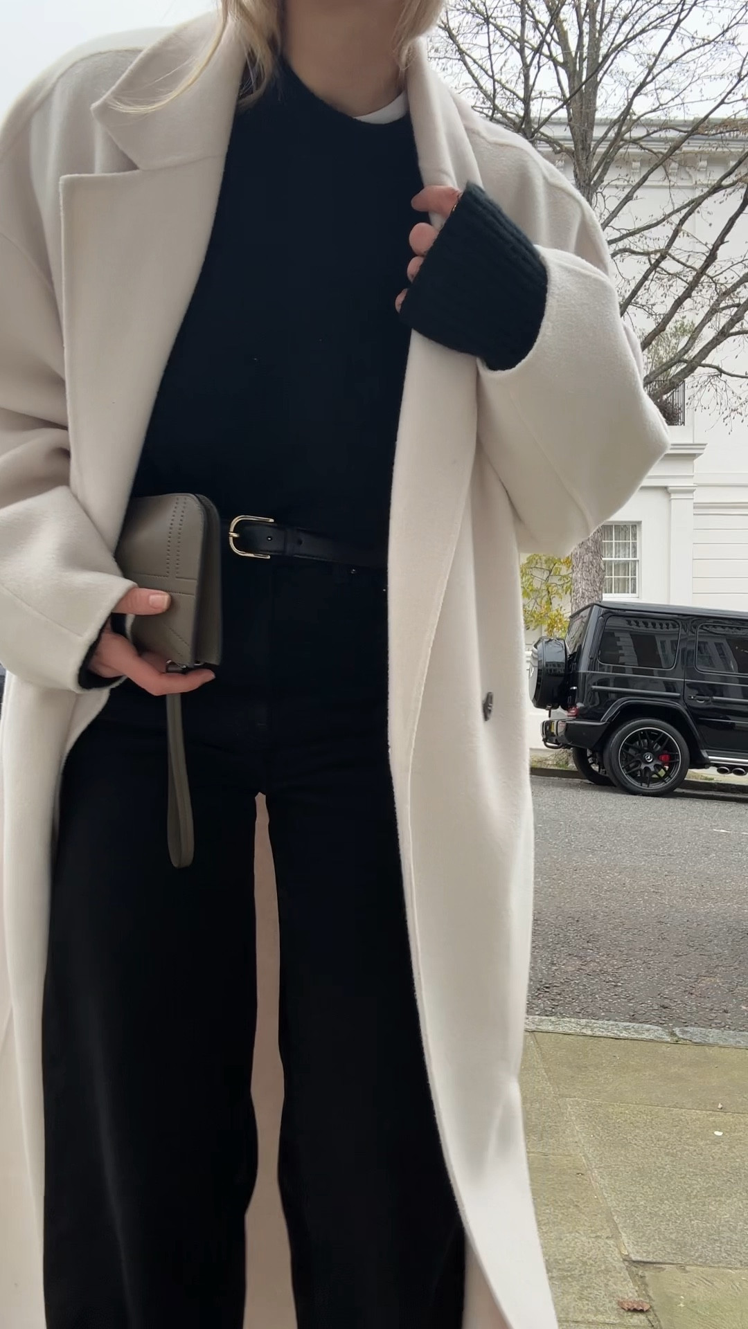 Winter look
White coat
Black toteme barrel jeans 
Black cashmere 
Toteme pouch 
Brown pointy boots 

#LTKworkwear #LTKeurope #LTKstyletip