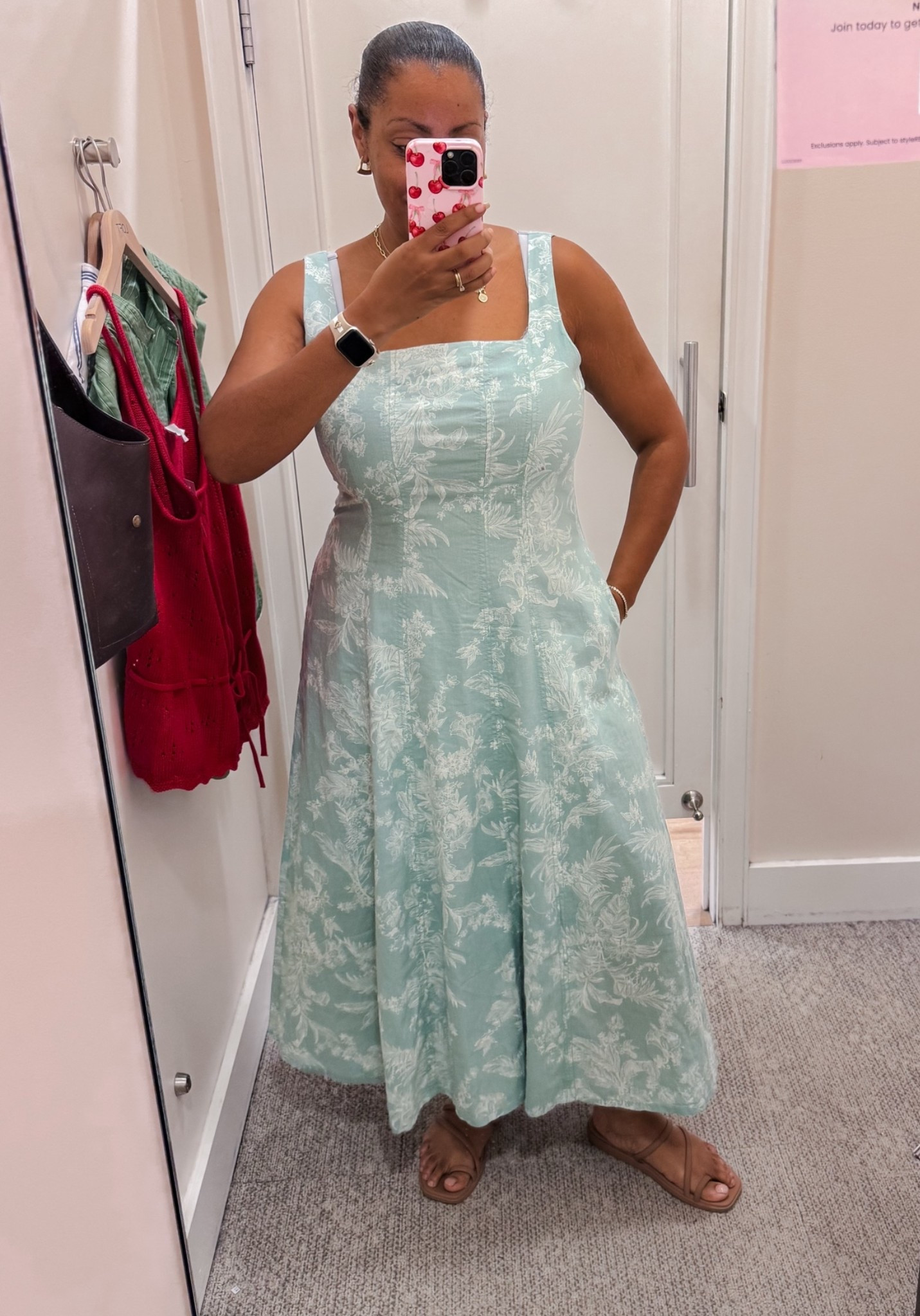 Love the cut of this maxi dress it’s soooo flattering!! It fits tts I’m wearing a size 12 and it has pockets 🤗🔥

Summer dress, summer outfit Inspo

#LTKootd #LTKSeasonal #LTKMidsize
