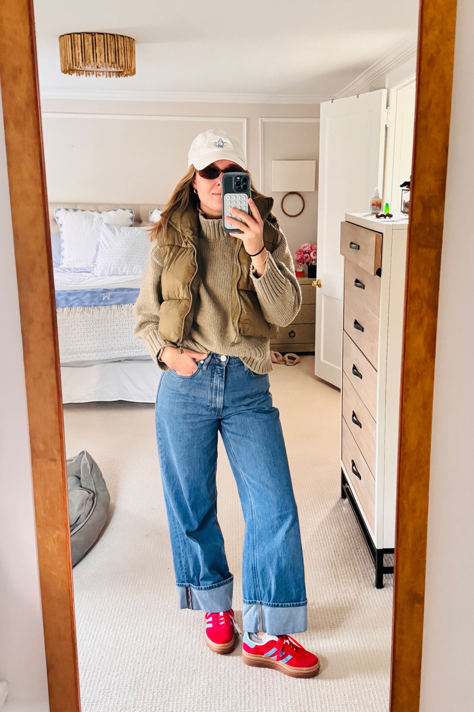 Diving deep into my new Sambas obsession

Adidas Sambas Gazelle Bold in Red/Blue
Jeans from Frame
Turtleneck from Zara
Cropped puffer vest from Amazon
Sunnies from H&M