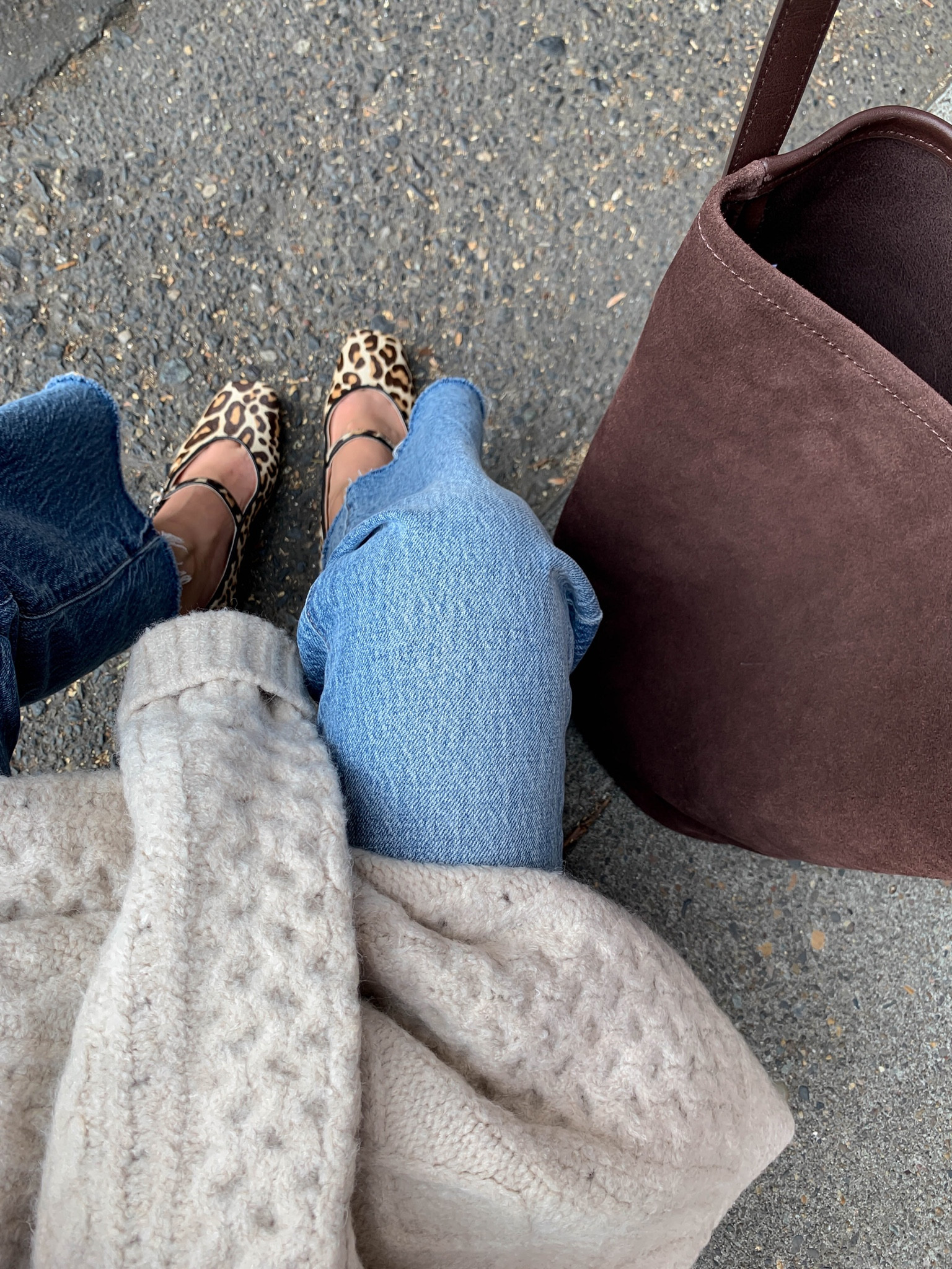 J.crew fall layers. J.crew cable-knit cardigan 

Shoes - j.Crew 5
Jeans - J.Crew petite 24
Cardigan - J.Crew xxs
Bag - J.Crew

#LTKshoecrush #LTKitbag