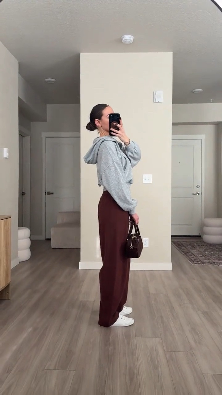 lightweight comfy barrel sweatpants.  so so good!!

#sweatpants #greysweatpants #zipperedhoodie 

#LTKFindsUnder50 #LTKSaleAlert #LTKootd