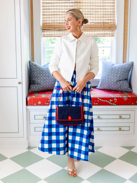 It’s official, fun party skirts in happy prints and poppy colors are our love language! ❤️ And with graduation and wedding season upon us it’s always good to have pieces in your closet that both make you feel good and will bring joy for years to come! @boden_clothing delivers with beautifully constructed classics that always feel fresh and fun. #ad #boden #bodenbyme #gingham
