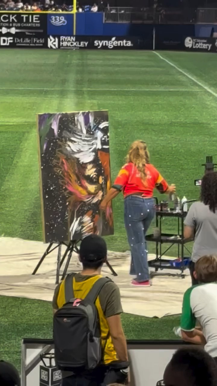 VAMOS FOXES!🦊 ⚽️ I turned into a huge soccer fan overnight thanks to the Carolina Core!… thank you so much @carolinacorefc for having me perform your halftime show!! Loved painting for your crowd! So much energy ✨🫶🦊⚽️🎨