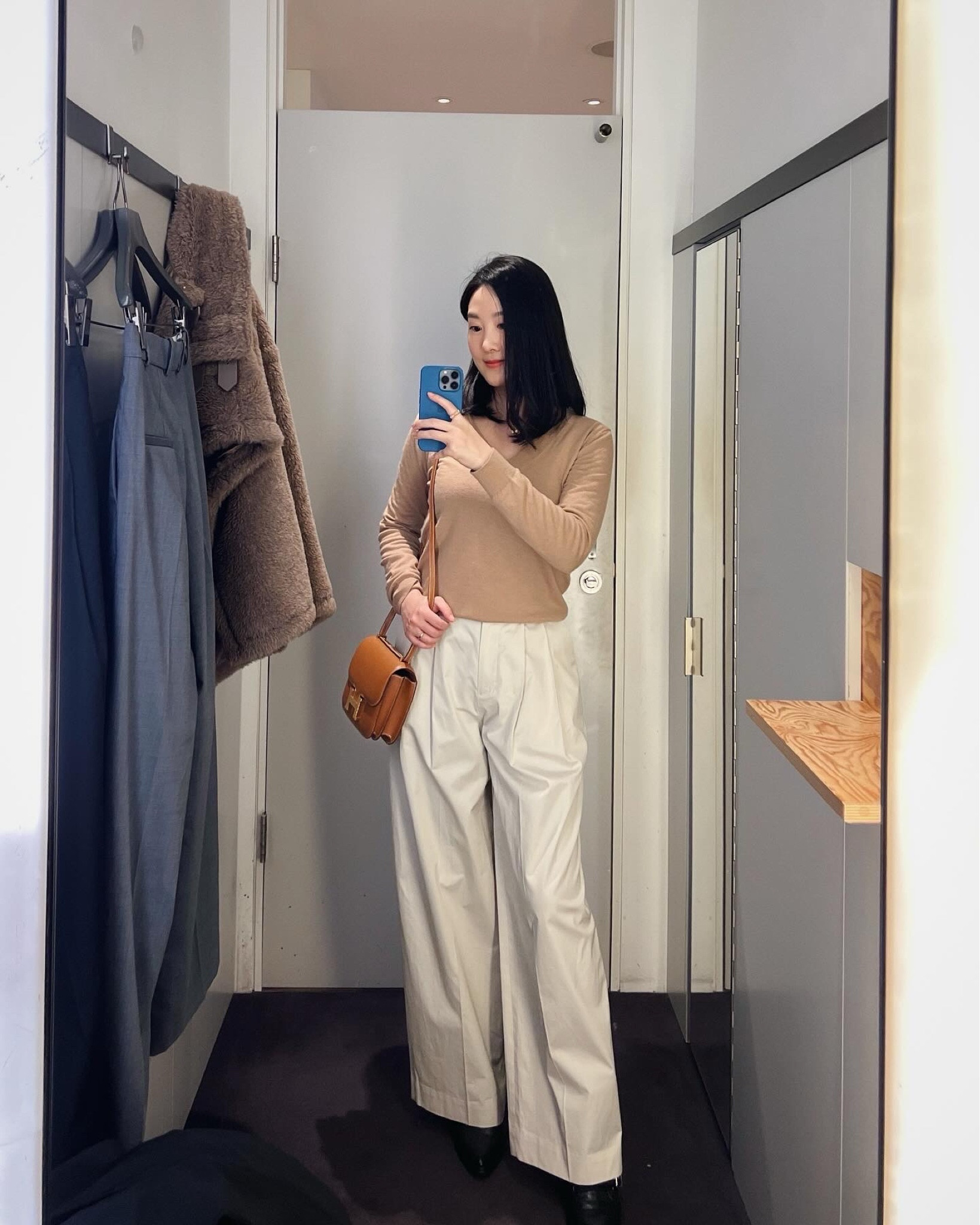 마음에 쏙 드는 팬츠를 찾았다…!
이건 코튼 소재라 더 편안한 스타일링이 가능해서 좋았어요.
55사이즈 기준 34사이즈 딱 좋네요.

#ootd #오오티디 #와이드팬츠 #봄코디 #간절기코디 #스타일링 #아웃핏 #cos #cosstores

#LTKstyletip #LTKAsia #LTKSeasonal