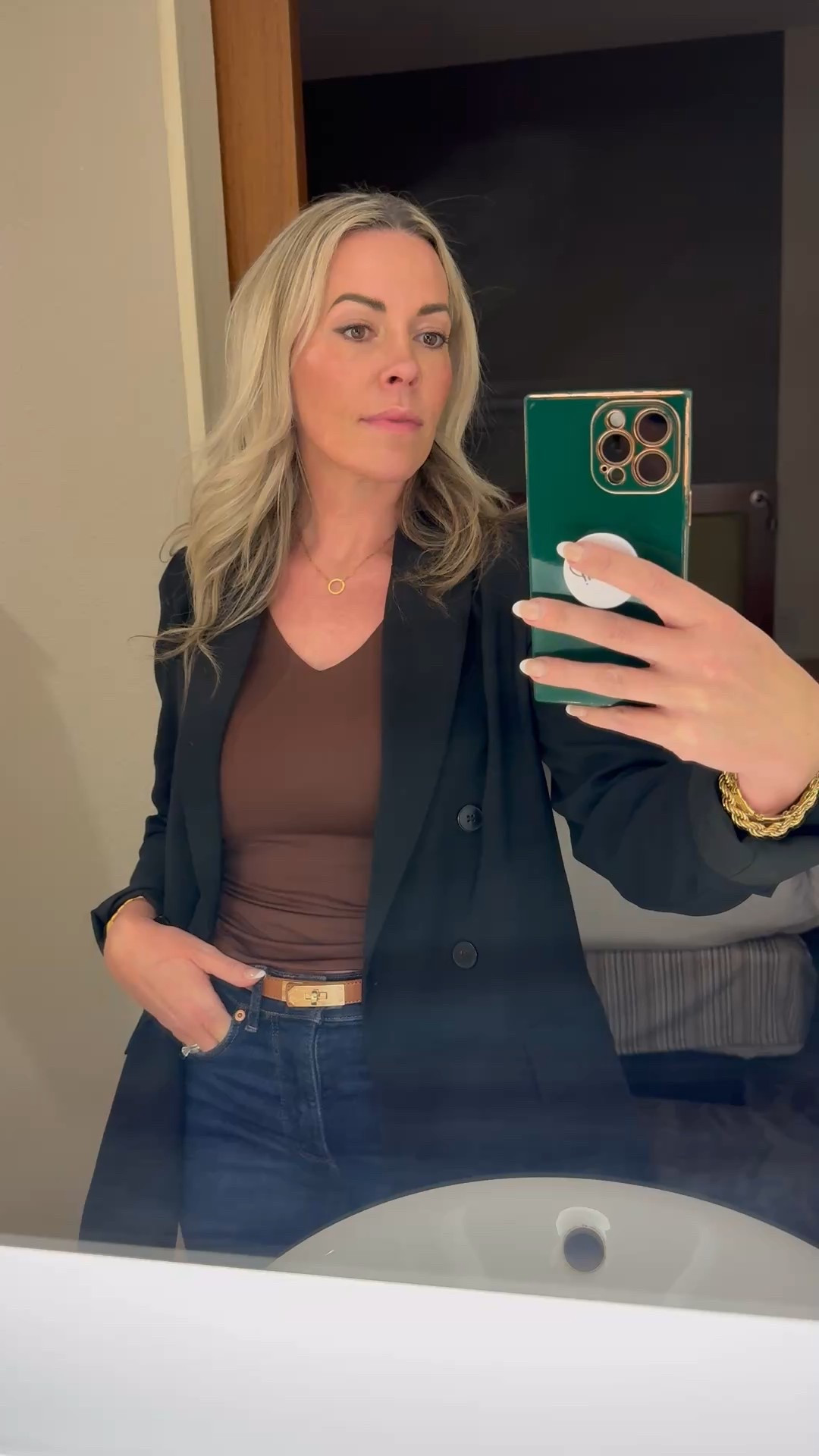 What do you think about wearing brown and black together? I love this color combo here. I’m using an oversized black suit coat with a mango pop brown V-neck. Both size small.

Comfy but professional 


#LTKootd #LTKdayinmylife #LTKStyleTip