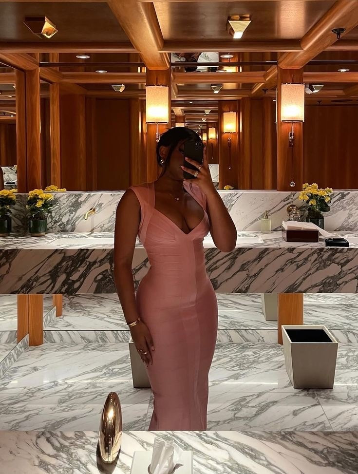 Pink bandage dress 

#LTKPetite #LTKootd #LTKBeauty