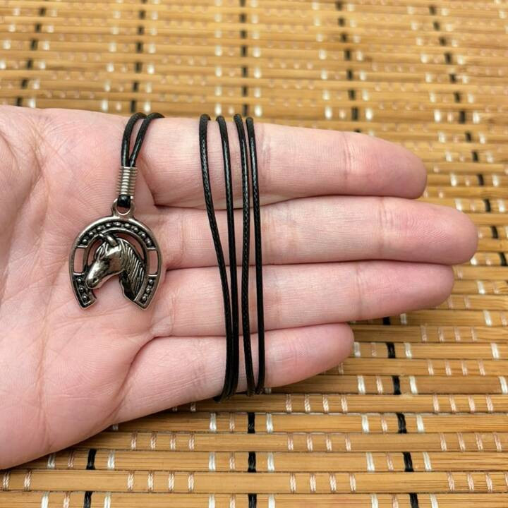 Colar Country Cavalo Ferradura Cordão Preto Prata Ajustável Pingente Unissex | SHEIN