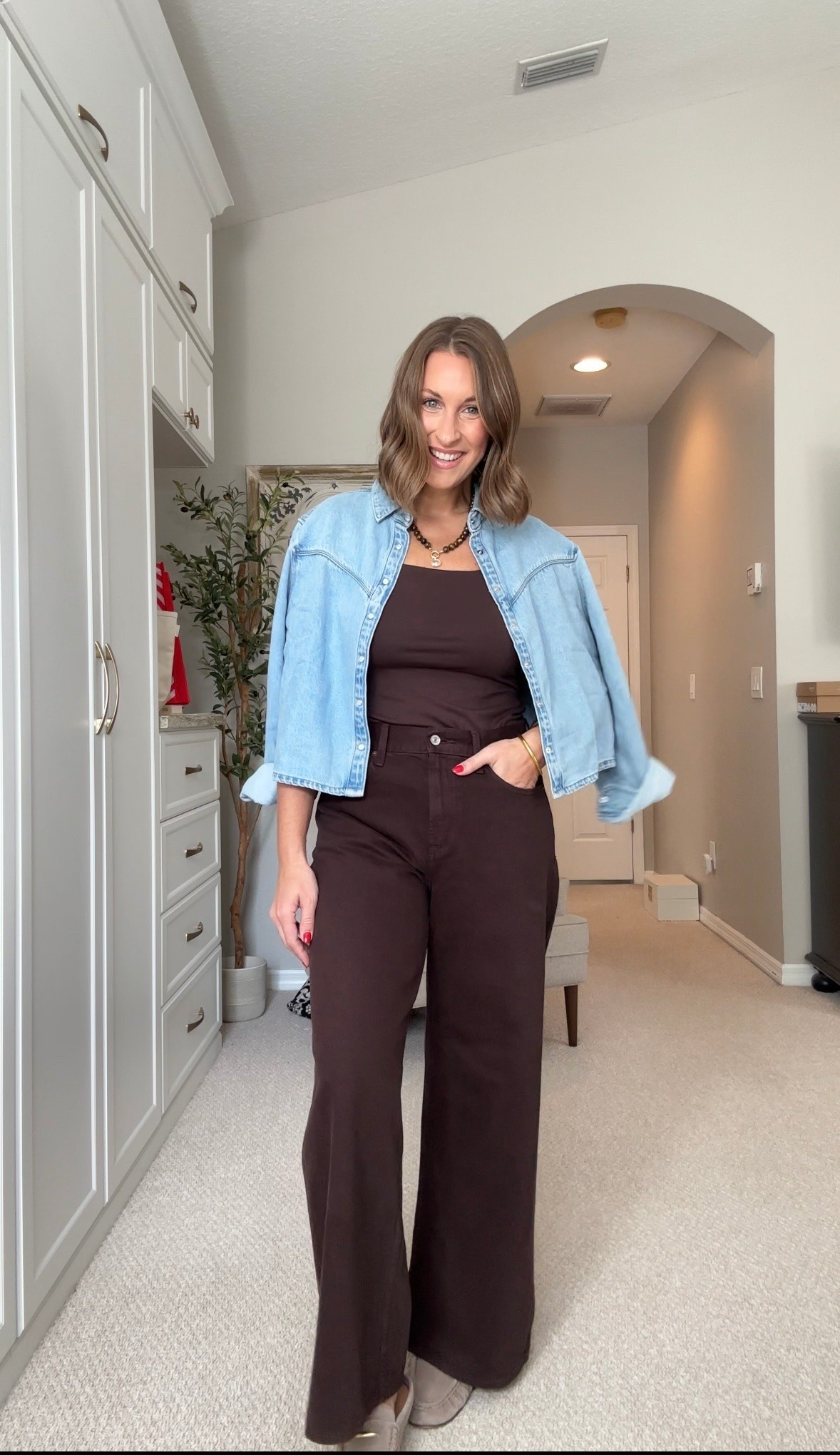 Monochromatic brown for fall🍁🤎 @abercrombie wide leg pants 

TTS

#LTKootd #LTKSaleAlert