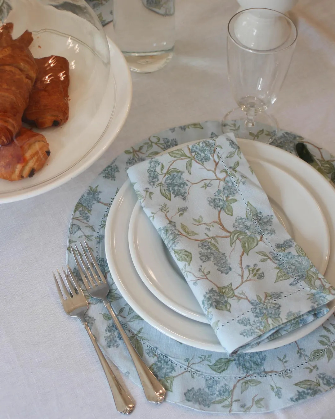 Round Placemats Set of 4, Blue Floral Chinoiserie Cotton Easter, Wedding Table Decor - Etsy | Etsy (US)