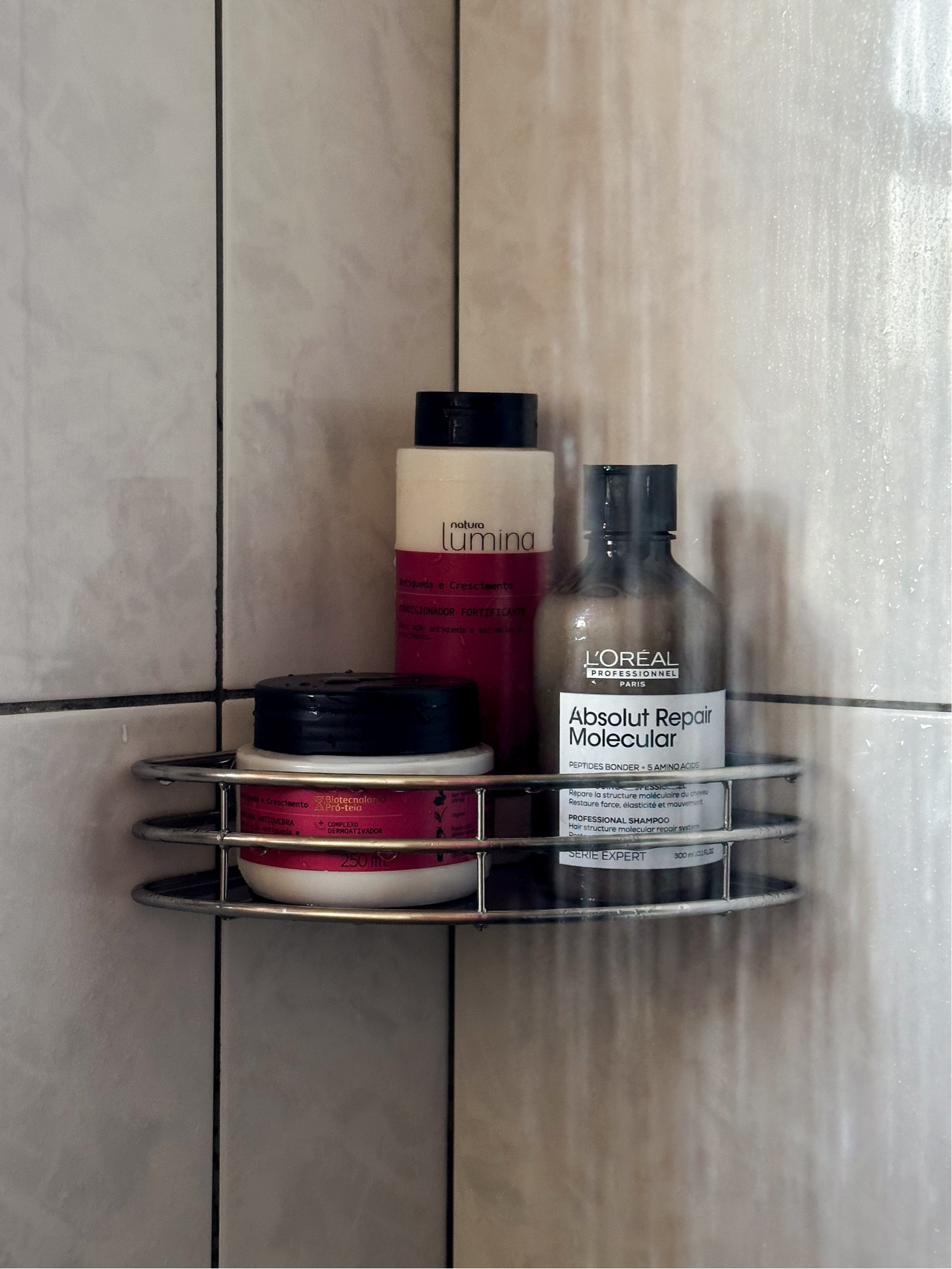 Lavagem de hoje - foco em reconstrução 💆🏻‍♀️✨🤍

➡️ Absolut Repair Molecular L’oreal - Para todas as texturas de cabelos danificados, sejam coloridos, descoloridos ou naturais.

➡️ Máscara Antiquebra Antiqueda e Crescimento Lumina - fortalece os fios, ação profunda antiquebra e reparação em todas as camadas do cabelo.

➡️ Condicionador Fortificante Antiqueda e Crescimento Lumina - tem os mesmos ativos da máscara, mas trás mais maciez e hidratação para os fios  


#LTKbeauty #LTKbrasil