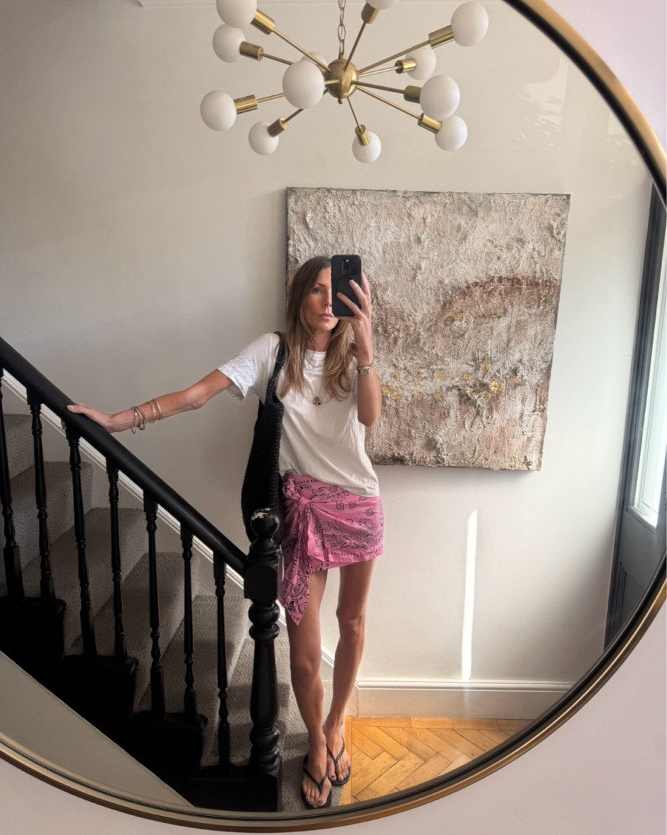 What I wore this week… 🤍🖤💕

1. Rare dash of pink. 
2. Nightie for day wear. 
3. The outfit my girls detest. 
4. Lots of teaching means lots of active wear and this top was a bargain at £3.
5. The £12 dress I’ve worn all Summer.
6. More teaching and flowers for my first time at the studio I fell in love with Pilates at. 

#whatiworethisweek #summerstyleinspo

#LTKsummer #LTKeurope #LTKuk