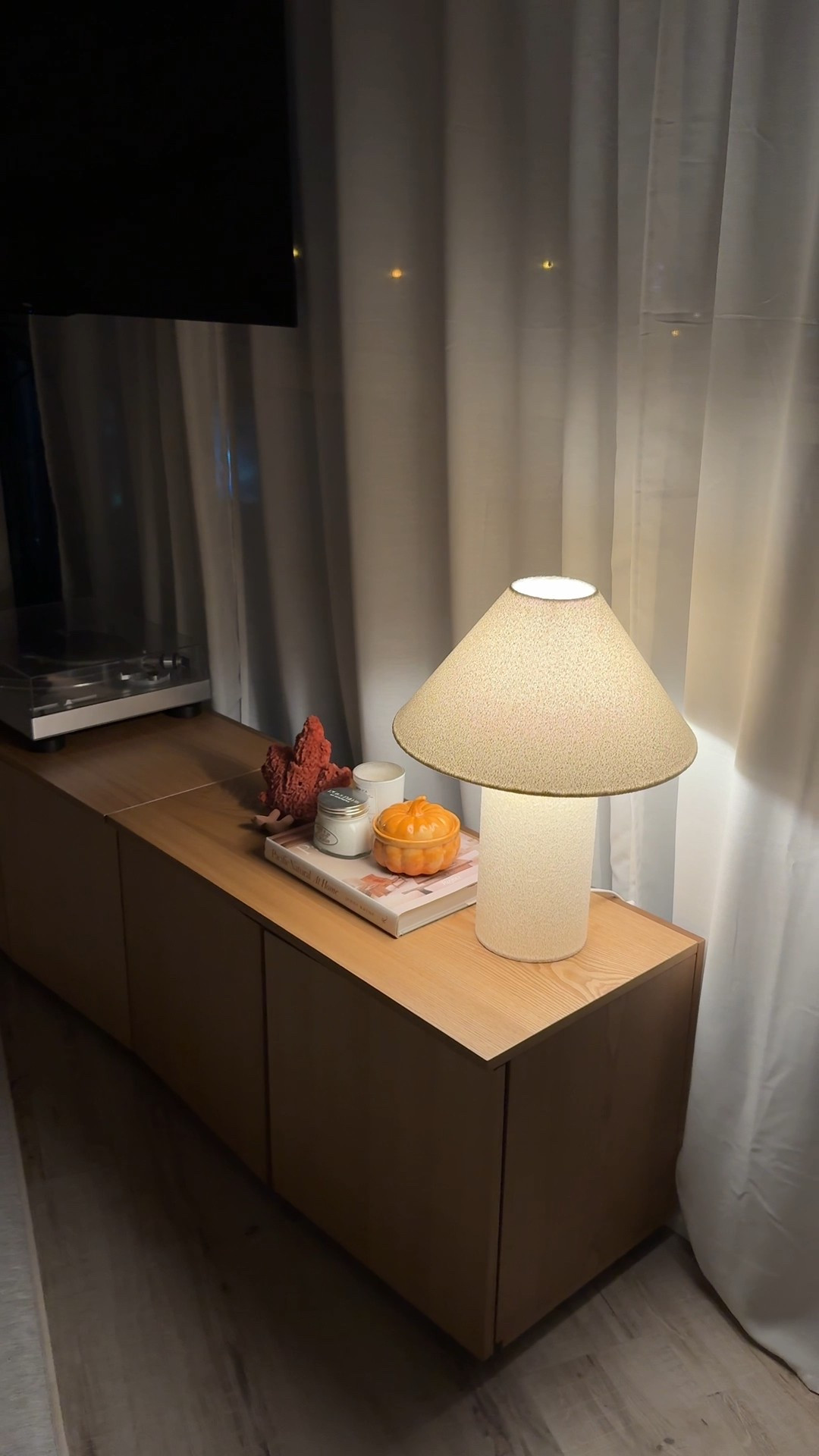 Autumn cozy home decor 🤎🍂

home decor, home aesthetic, autumn, fall home, cozy, apartment living, pumpkin, home ideas, pinterest style #home #homefinds #falldecor

#LTKHome #LTKFallSale #LTKFindsUnder100