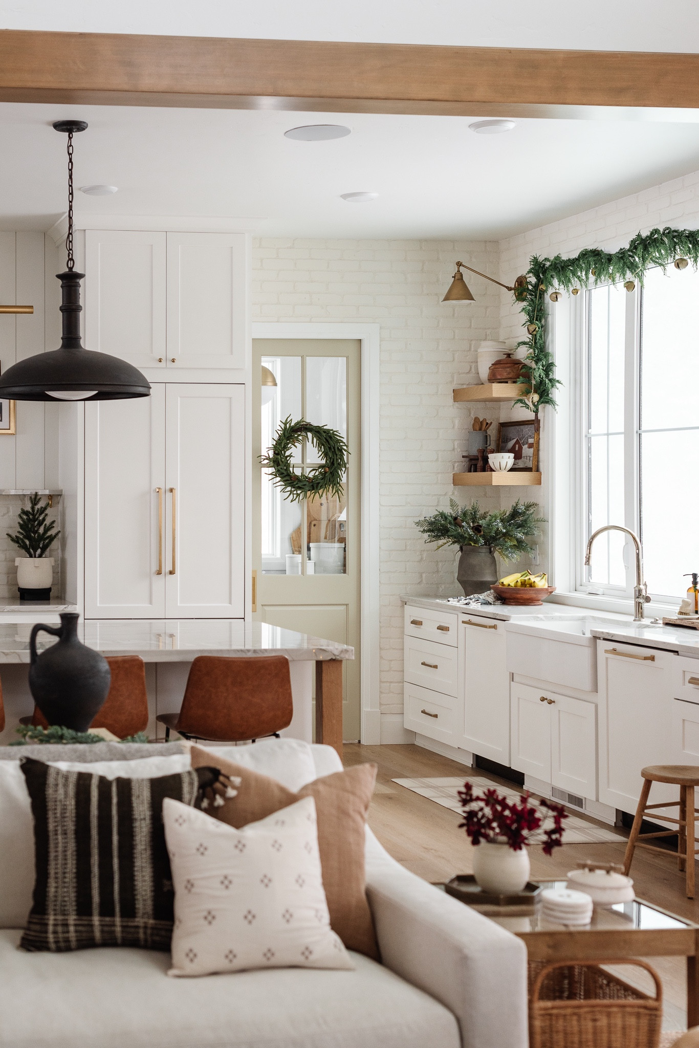 Shop the post! 

Counter stool, kitchen decor, home decor, holiday decor, Christmas decor, pillows, wall sconce, brass lighting, wreath, tree, Christmas tree

#LTKHoliday #LTKunder100 #LTKhome