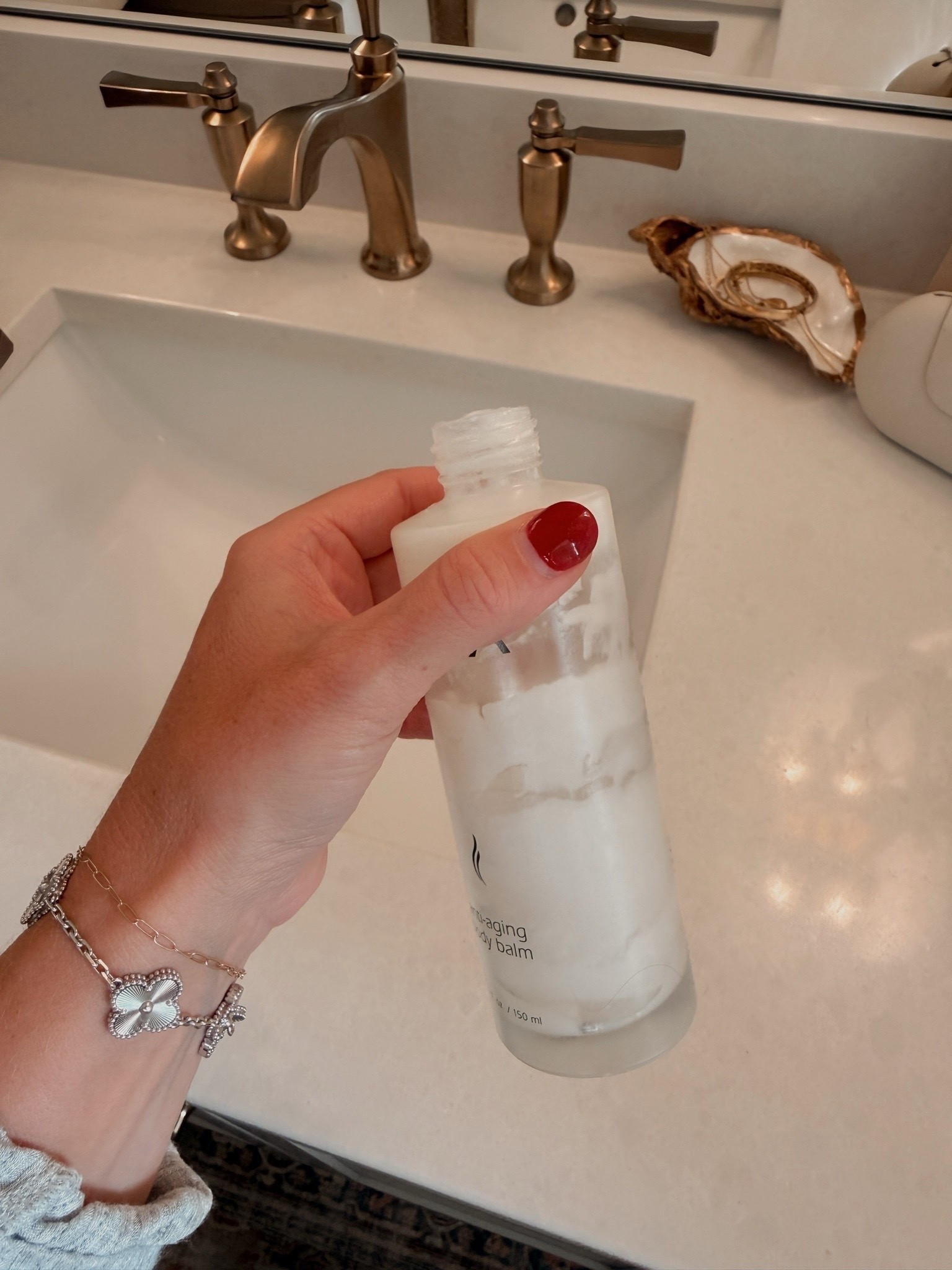 I forgot how much I LOVE this stuff 🙌🏼

beauty finds, skincare, moisturizer, beauty over 40, target finds, Amanda west, almost_readyblog

#LTKOver40 #LTKBeauty #LTKselfcare