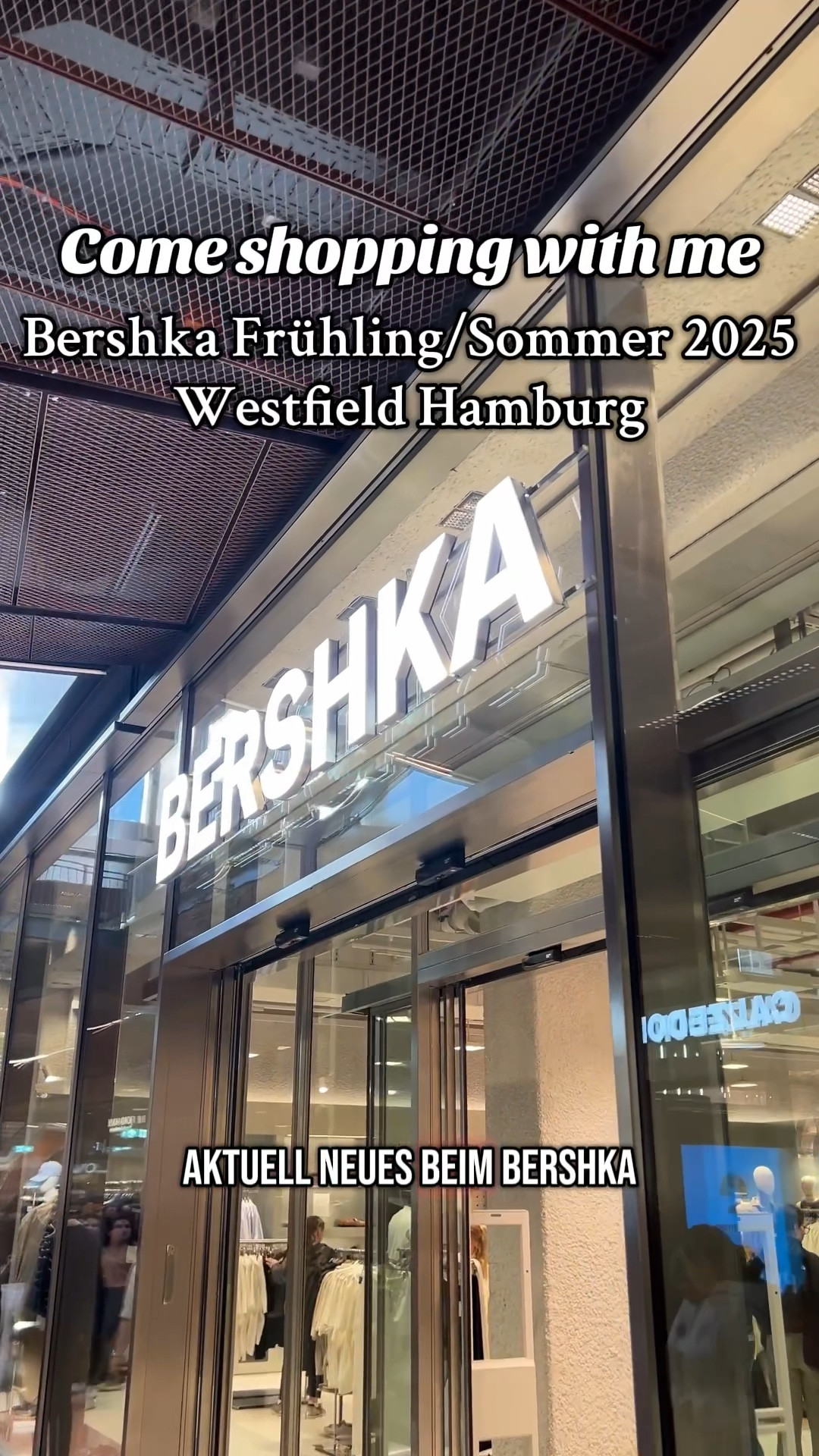 Wart ihr schon im Westfield Shoppingcenter in Hamburg?
Ich war dort shoppen und nehme euch zu Bershka mit. Es gab super viele schöne Sommerklamotten, aber es war so voll, das man ewig hätte anstehen müssen, um etwas anzuprobieren. Deshalb gibt es heute leider keinen Try On Part. 

#LTKkleider #LTKdeutschland #LTKsummer