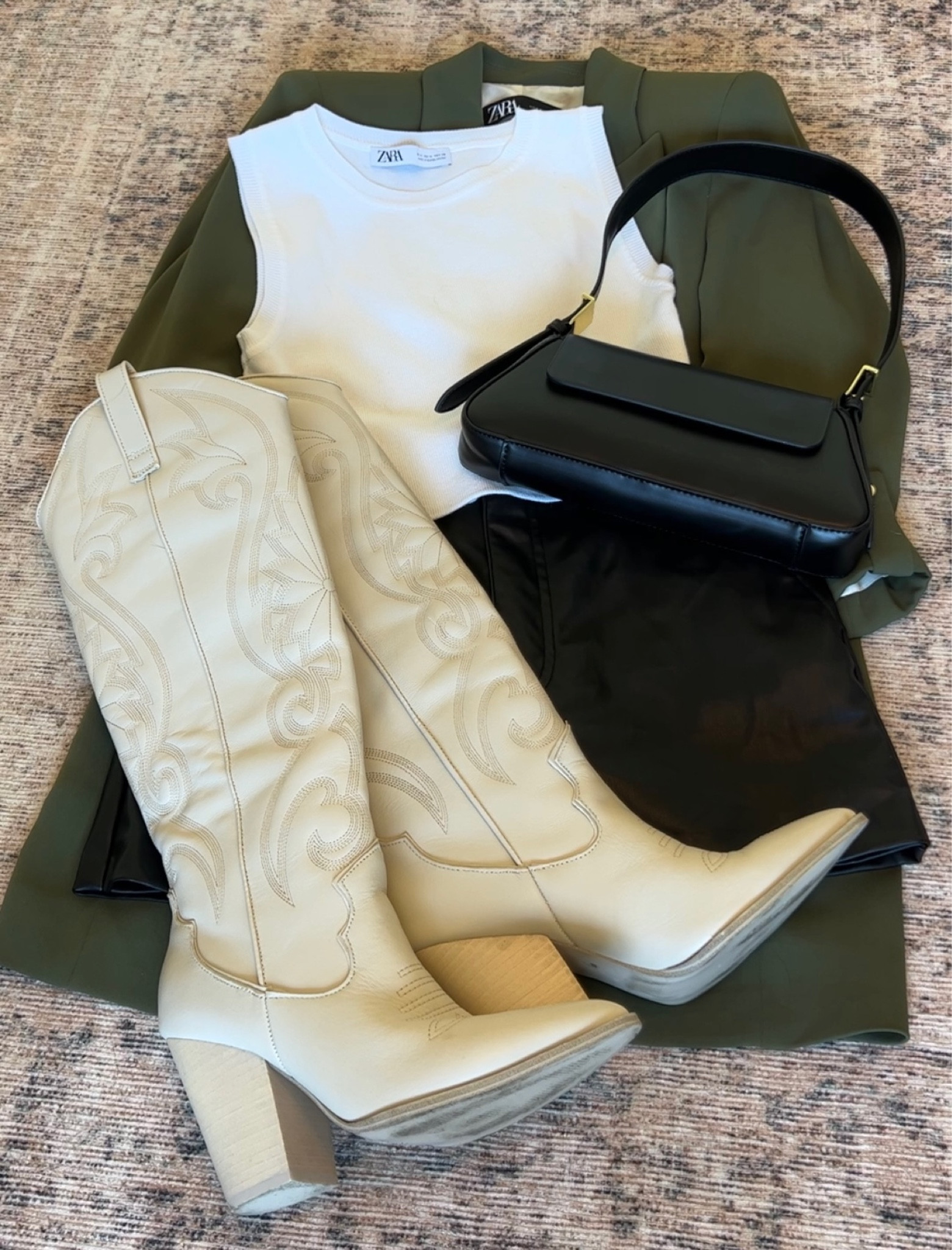 favorite cowboy boots for spring 🌼



#stevemadden #cowboyboot #whitecowboyboot #stevemaddenspring