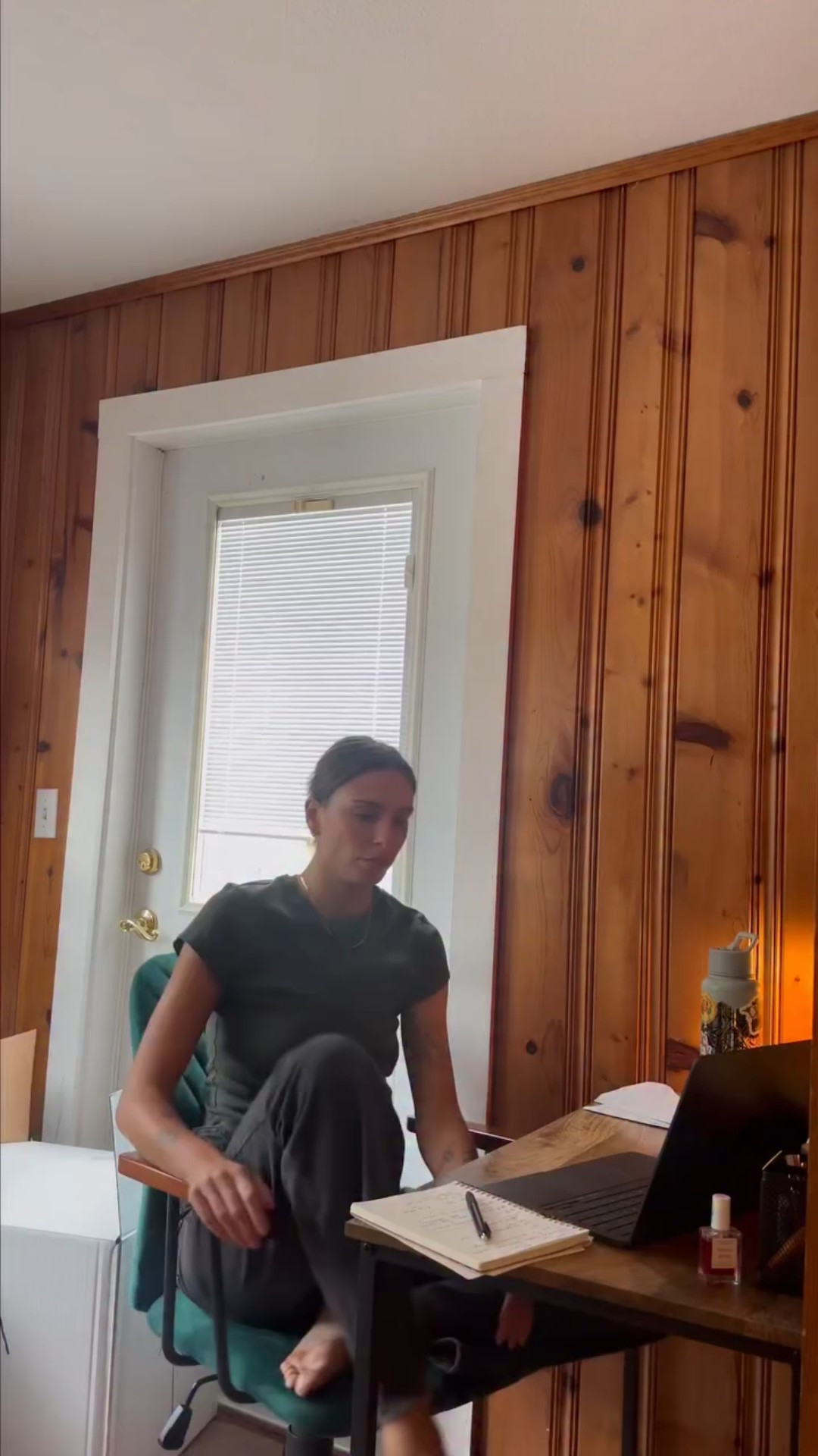 Years of modeling, standing for 8+ hours straight in heels, combined with the past few years of working remotely have killlllllled my upper back. Immediately after putting on this set I felt more aligned and had so much pressure relieved from my shoulders. I also feel an inch taller so I might need to go to the DMV and change my height on my license now 💖

#LTKActive #LTKTall #LTKfitnessgoals