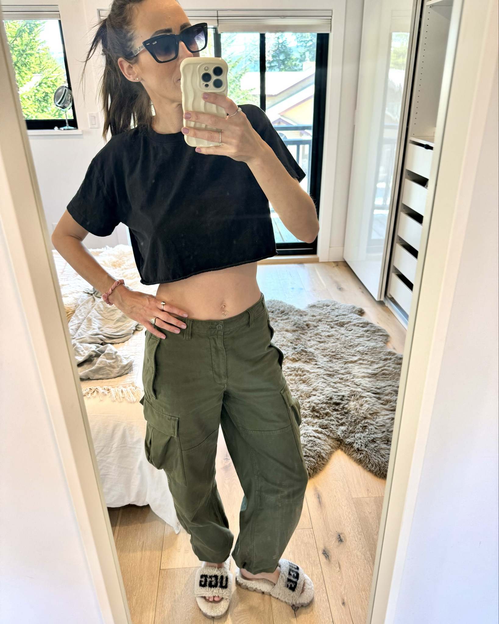 Practicing being an influencer😂.  I’m so basic but I LOVE these cargo pants from Aritzia. They’re so comfy and cute.  