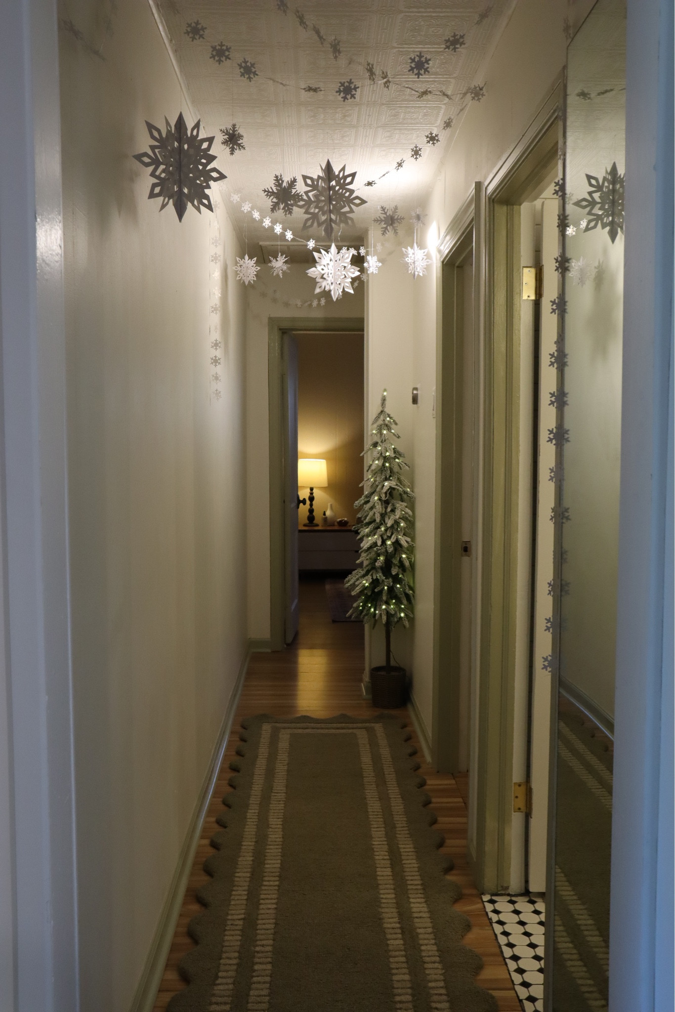 Christmas hallway decor and my favorite scalloped rug 🤩

#LTKHome #LTKHoliday #LTKSeasonal